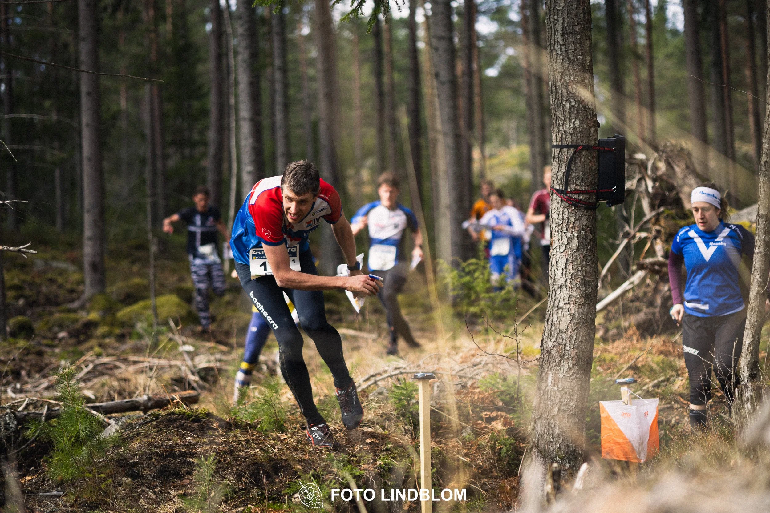 A photo from a relay orienteering competition in Kolmården during the 2026 Stafettligan season, captured by Foto Lindblom.