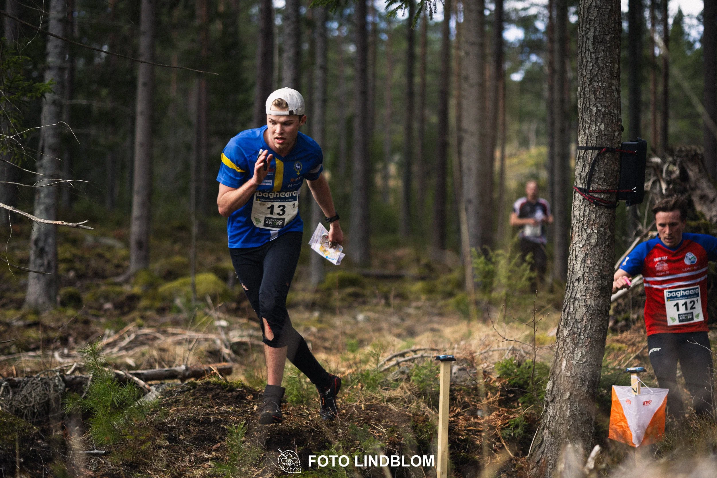 A photo from a relay orienteering competition in Kolmården during the 2026 Stafettligan season, captured by Foto Lindblom.