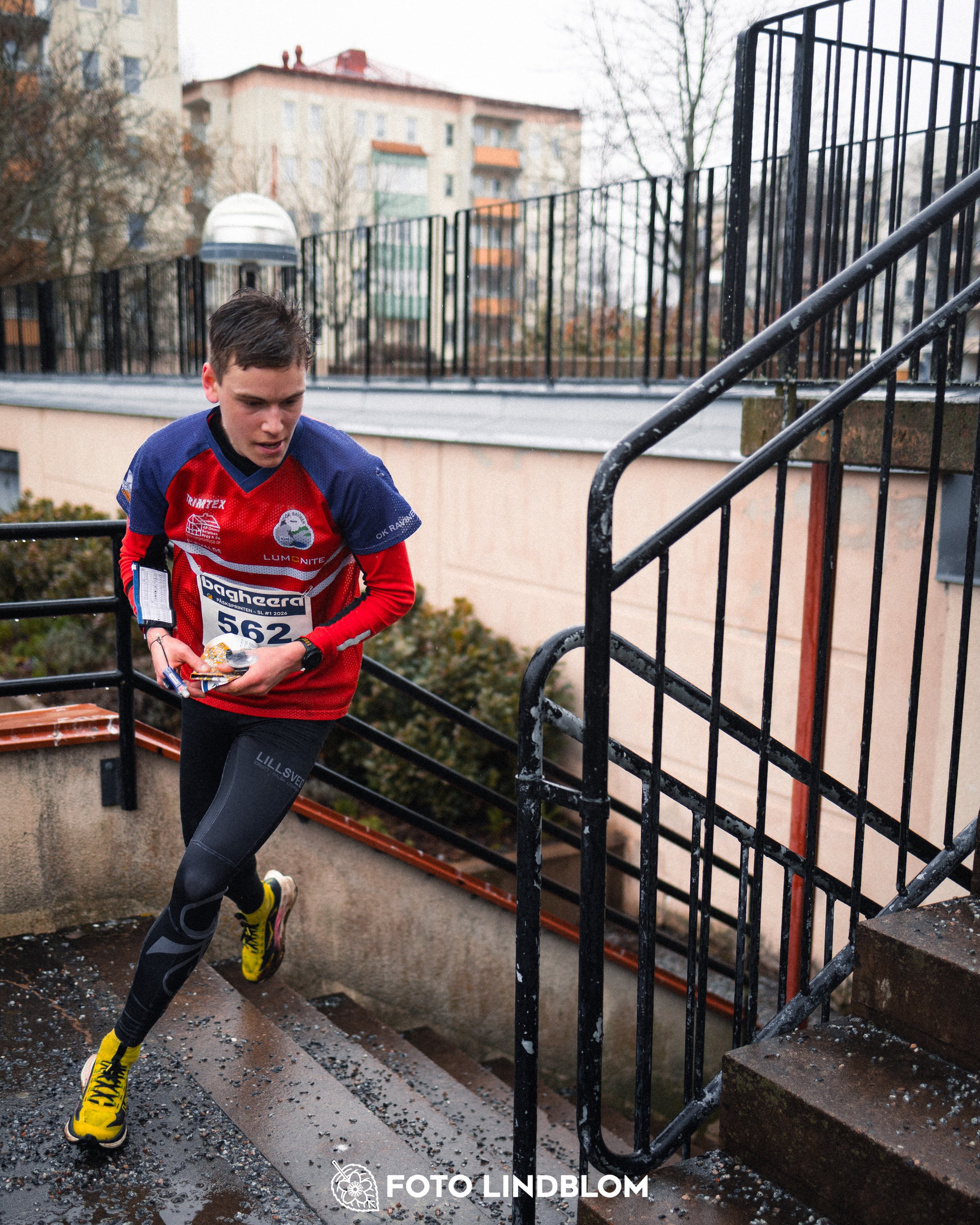 A moment captured during the Swedish League orienteering competition in Rinkeby Stockholm spring 2026, showing Max Österberg, by Foto Lindblom.