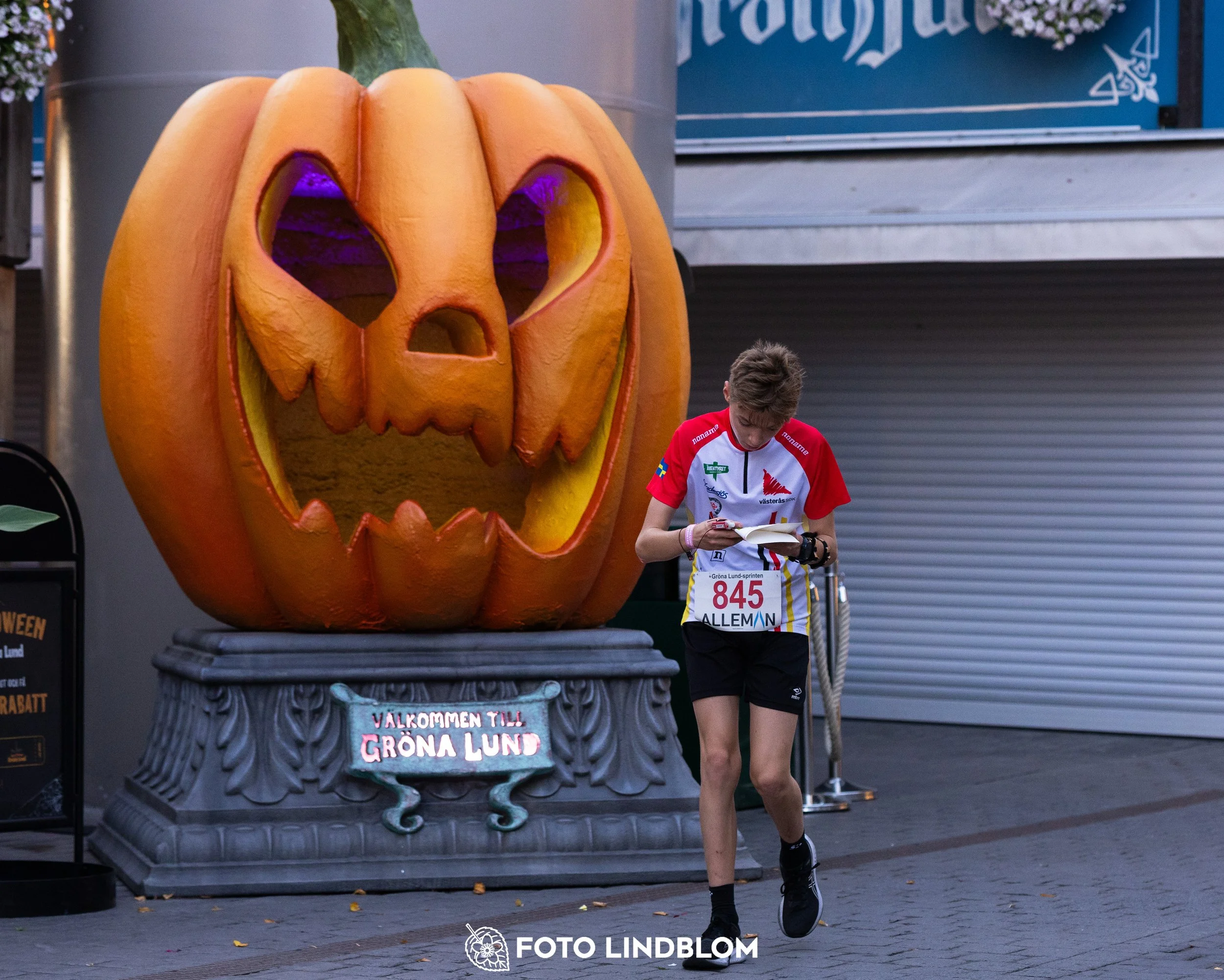 A picture from the orienteering event called Gröna Lund Sprinten taken by Foto Lindblom
