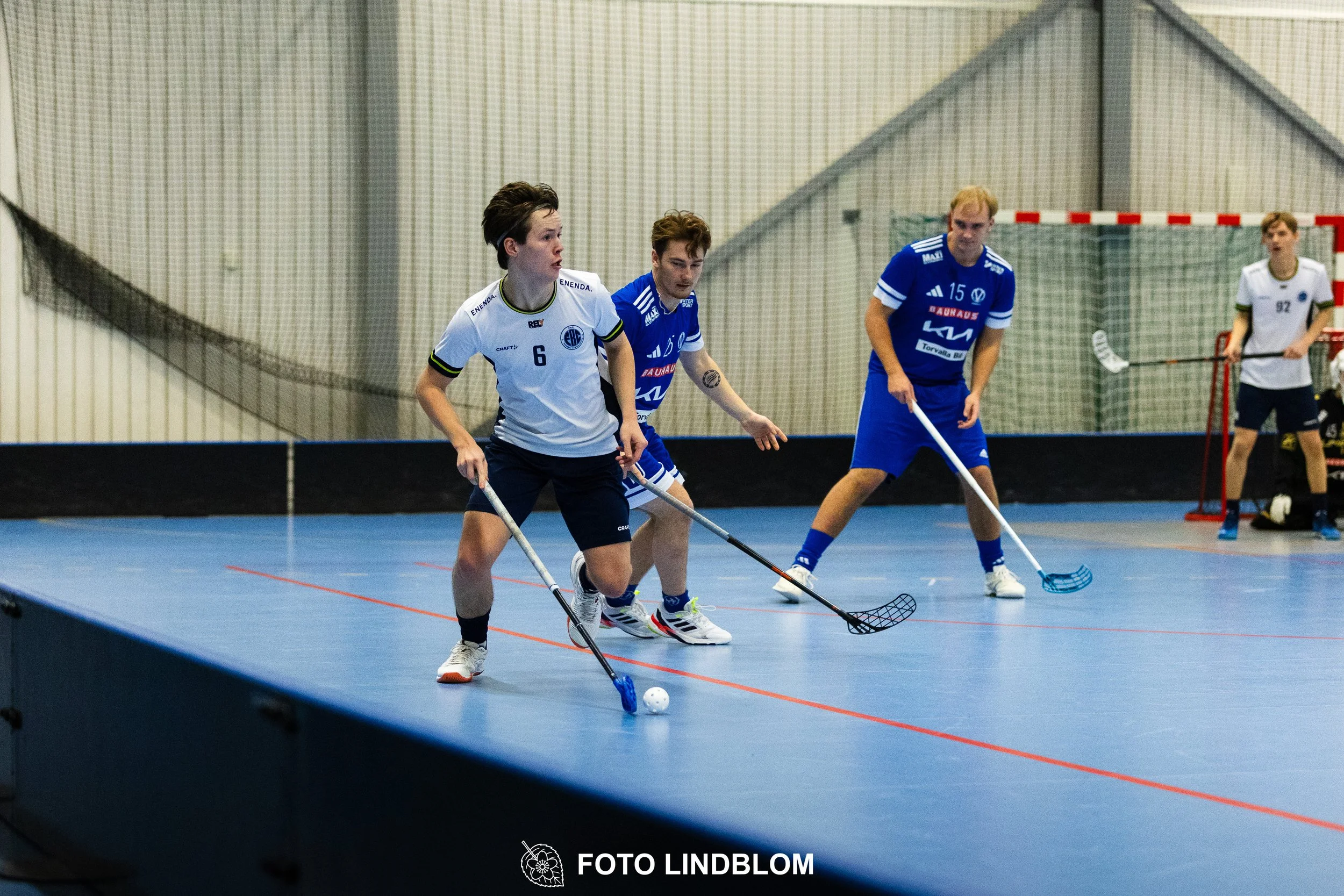 Images of people playing floorball wearing Värmdö IF and FBC Sollentuna team gear. 