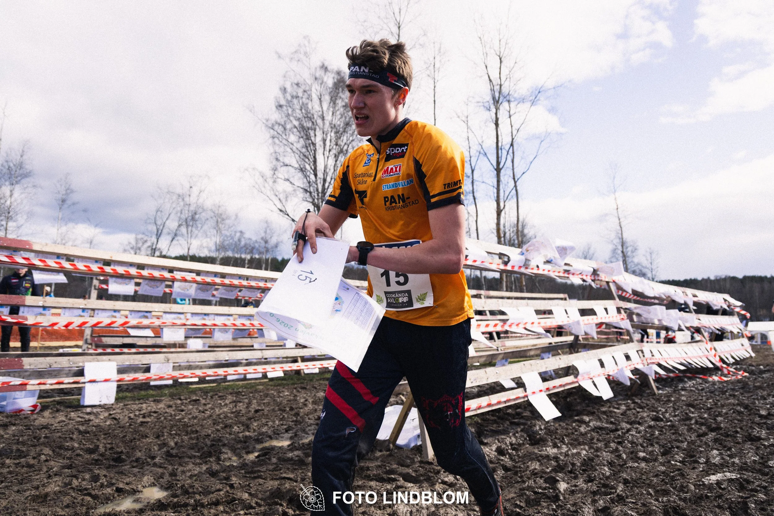 A photo from a relay orienteering competition in Kolmården during the 2026 Stafettligan season, captured by Foto Lindblom.