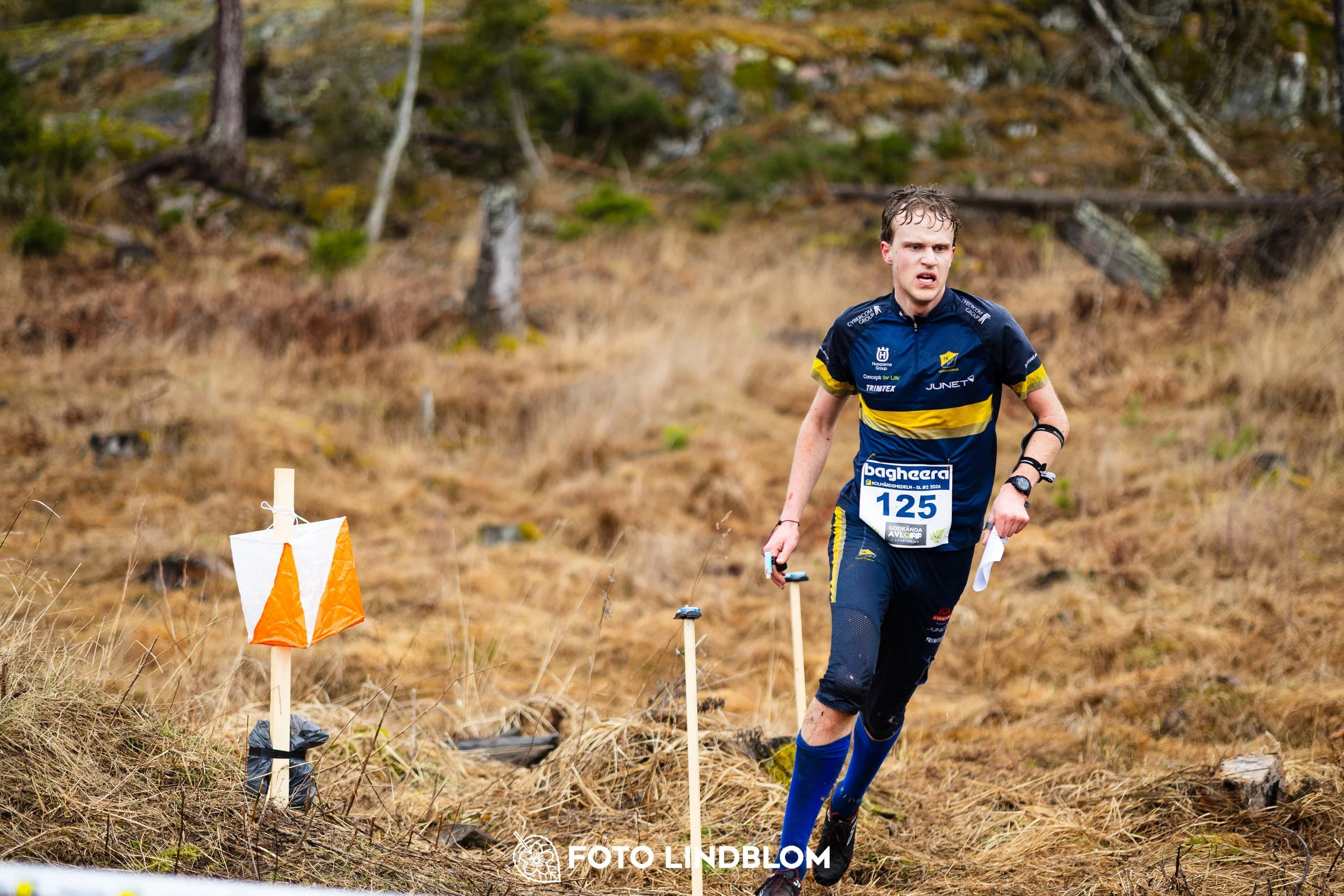 A scene from the Swedish League orienteering competition in Kolmården spring 2026, captured by Foto Lindblom.
