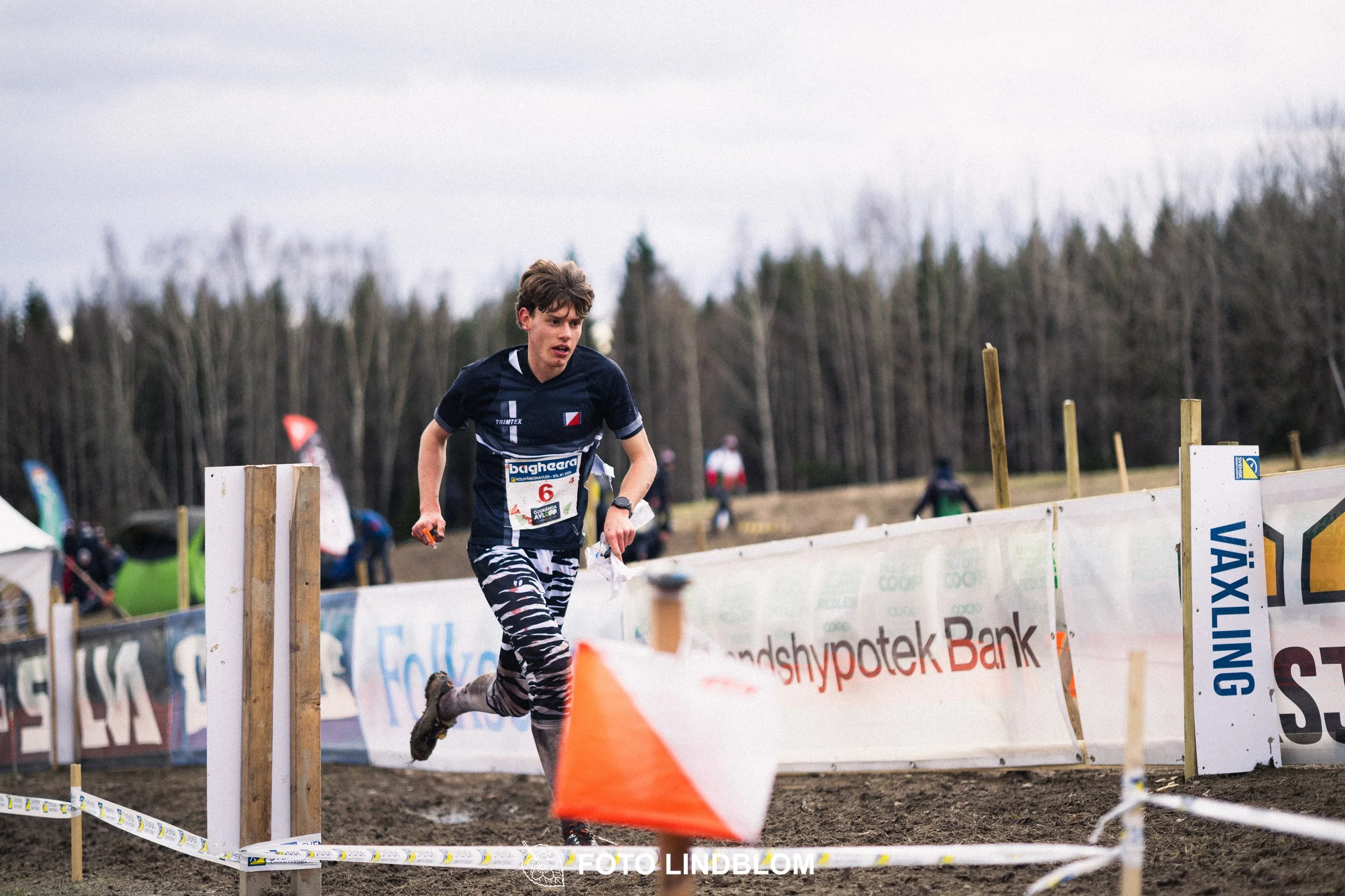 A moment from the relay orienteering event Kolmårdskavlen in spring 2026, captured by Foto Lindblom.
