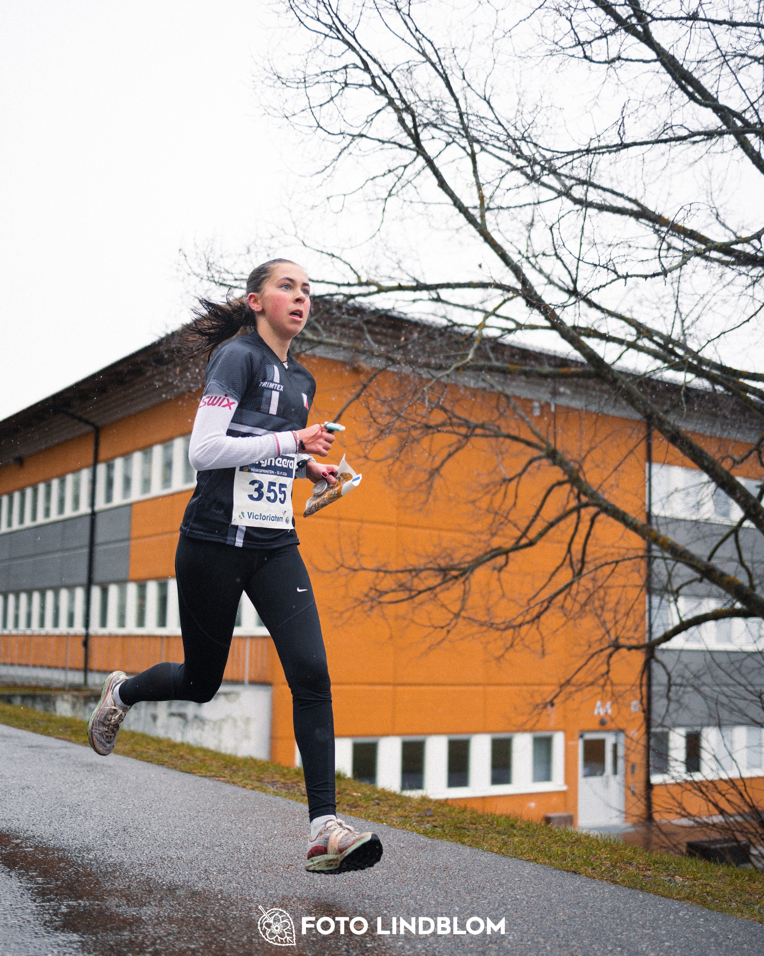 A moment from the 2026 Swedish League orienteering event in Rinkeby Stockholm, captured by Foto Lindblom.