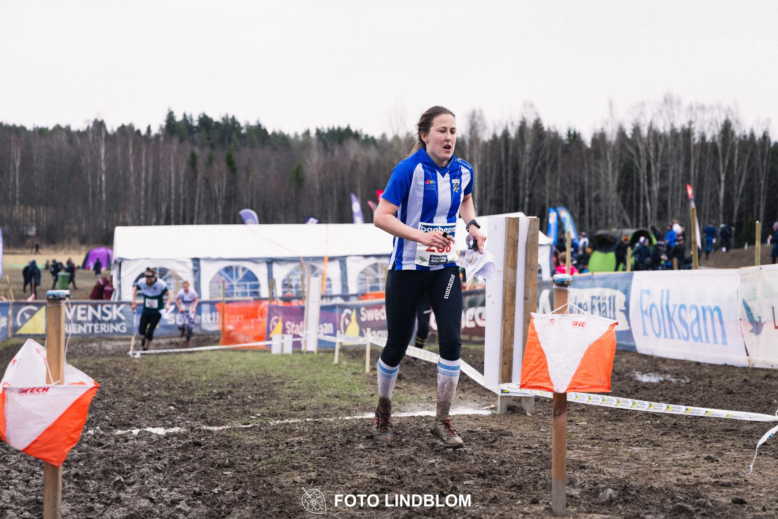 A moment captured during Kolmårdskavlen in the Swedish Stafettligan 2026, showing Elin Svantesson, by Foto Lindblom.