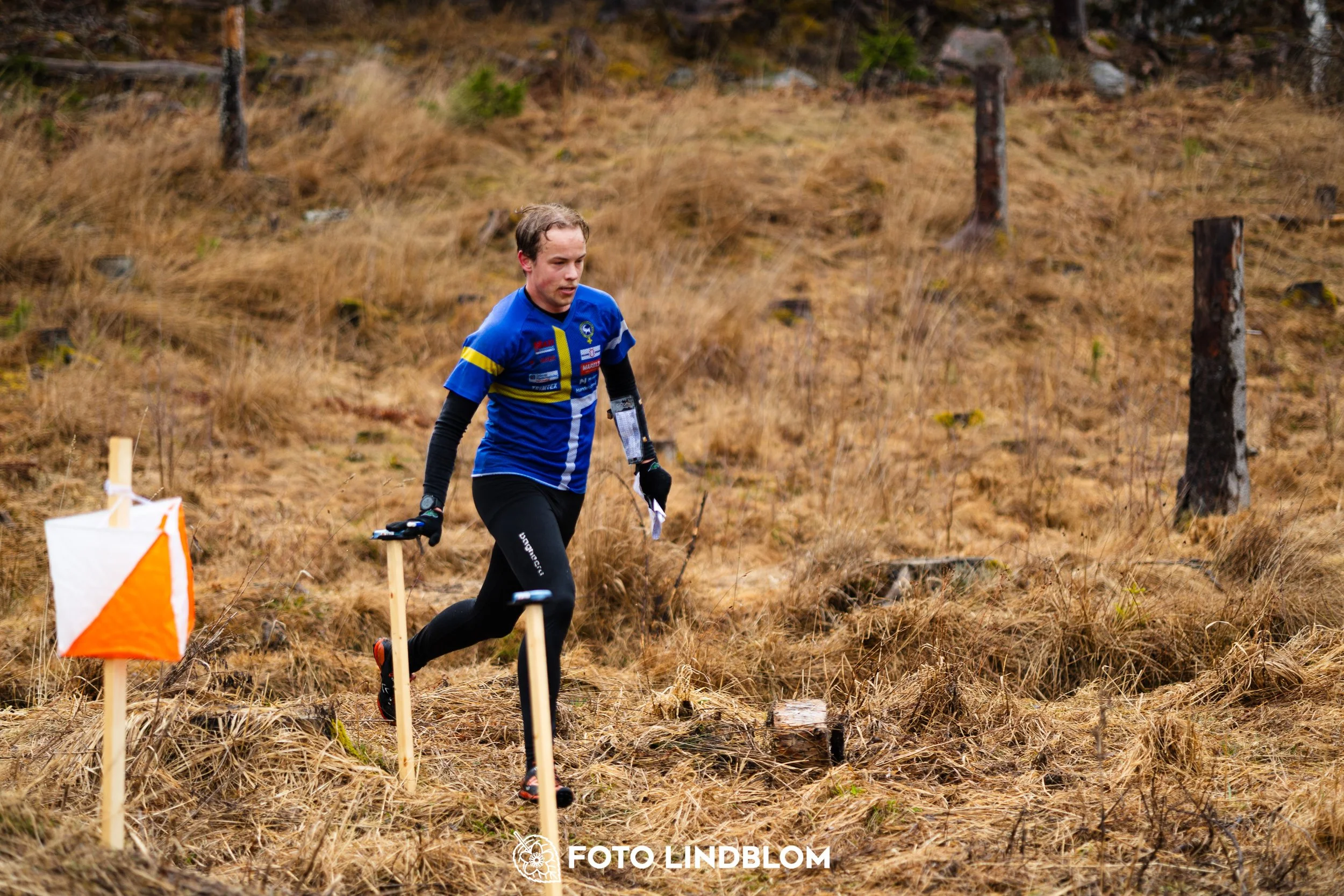 A moment from the 2026 Swedish League middle distance orienteering event in Kolmården, captured by Foto Lindblom.
