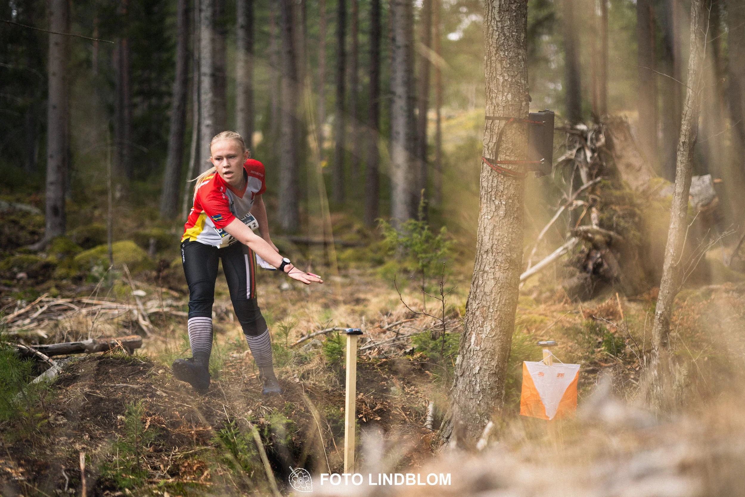 A photo from an orienteering relay race in Kolmården during spring 2026, captured by Foto Lindblom.
