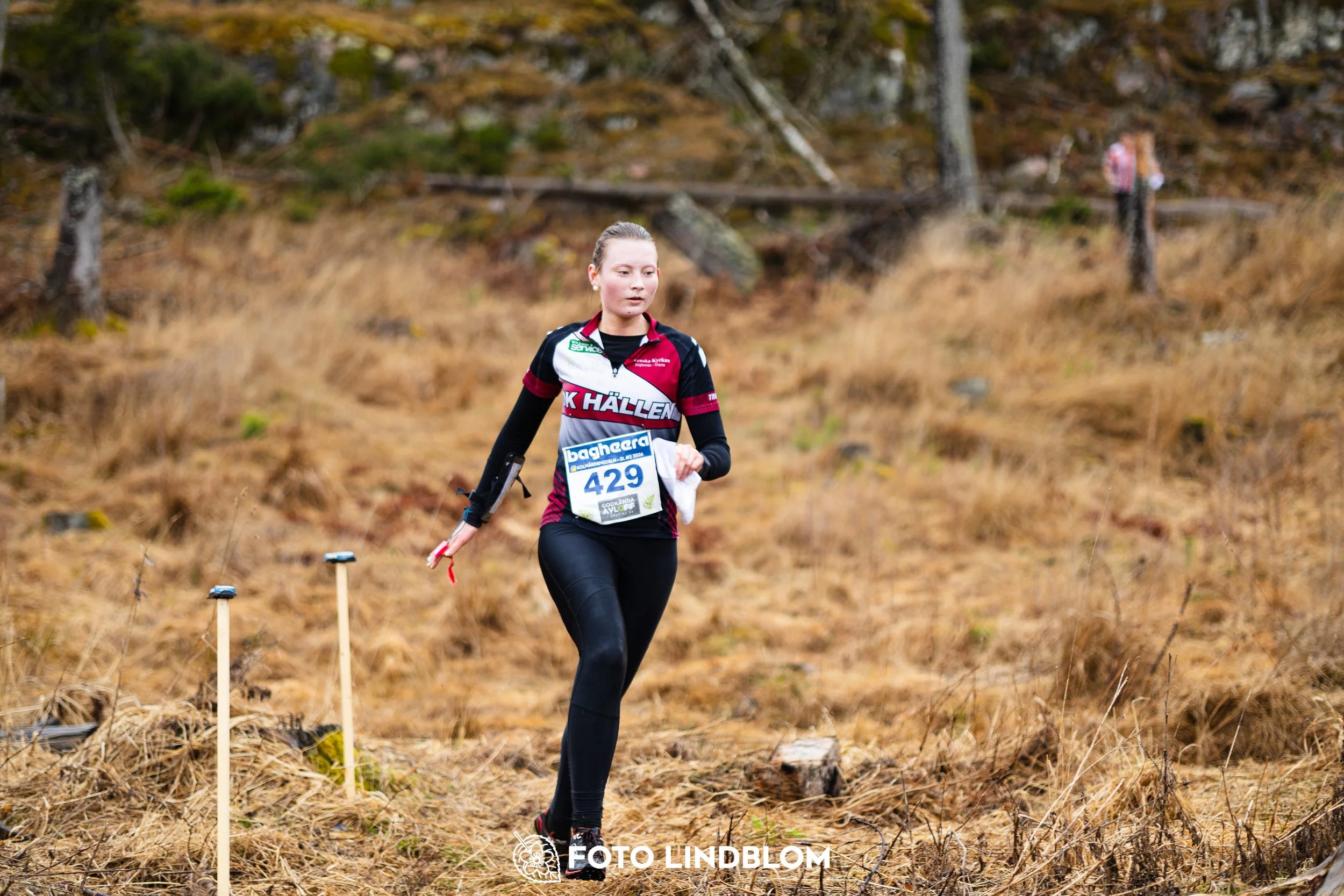 A photo from a Swedish orienteering league race in Kolmården during spring 2026, captured by Foto Lindblom.