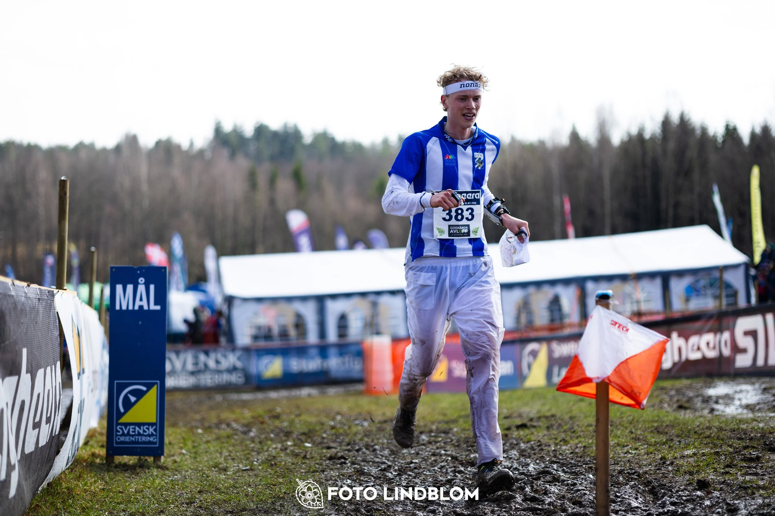 A scene from the Swedish League orienteering competition in Kolmården spring 2026, captured by Foto Lindblom.
