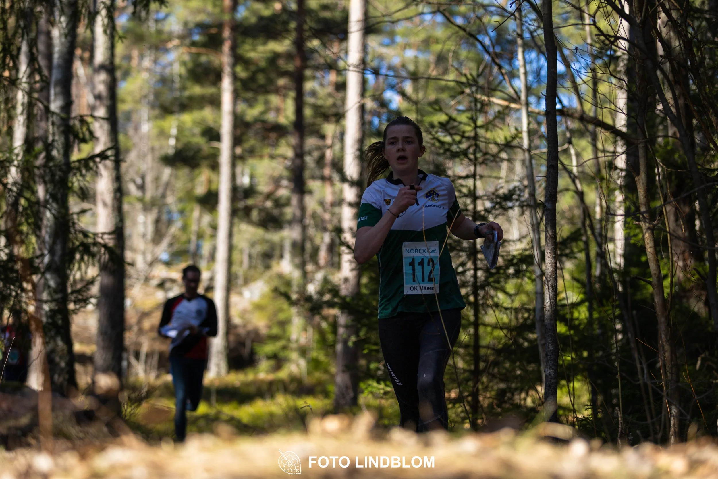 A relay-stage photo from Måsenstafetten 2026, featuring team-based orienteering competition, taken by Foto Lindblom.