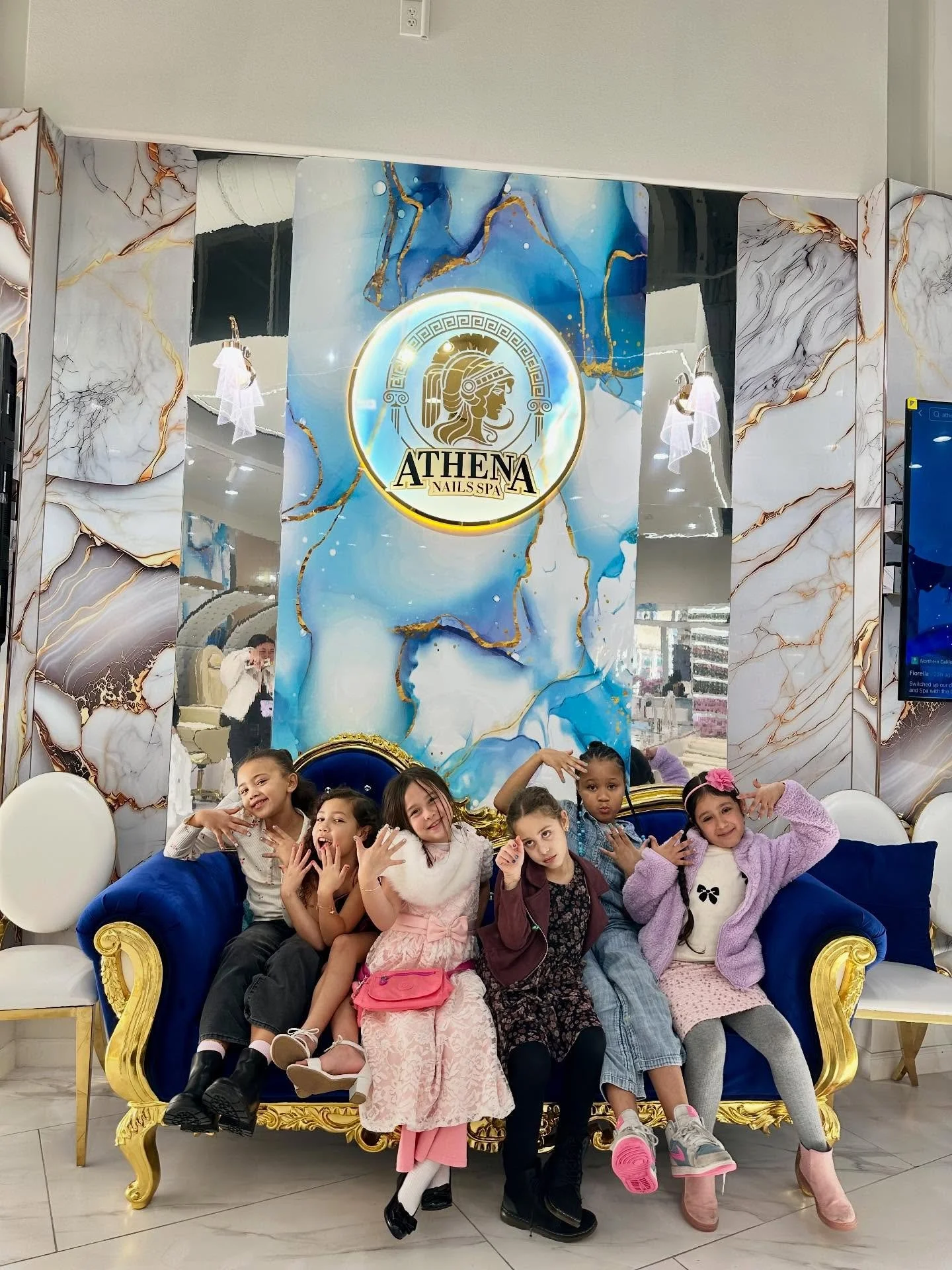 Such a fun day celebrating with these amazing kids 🎉💙
Big thank you to @hellonoelle for planning this birthday party with us and for introducing us to such a sweet group &mdash; our salon was full of laughter and smiles today 🥰
Moments like this t