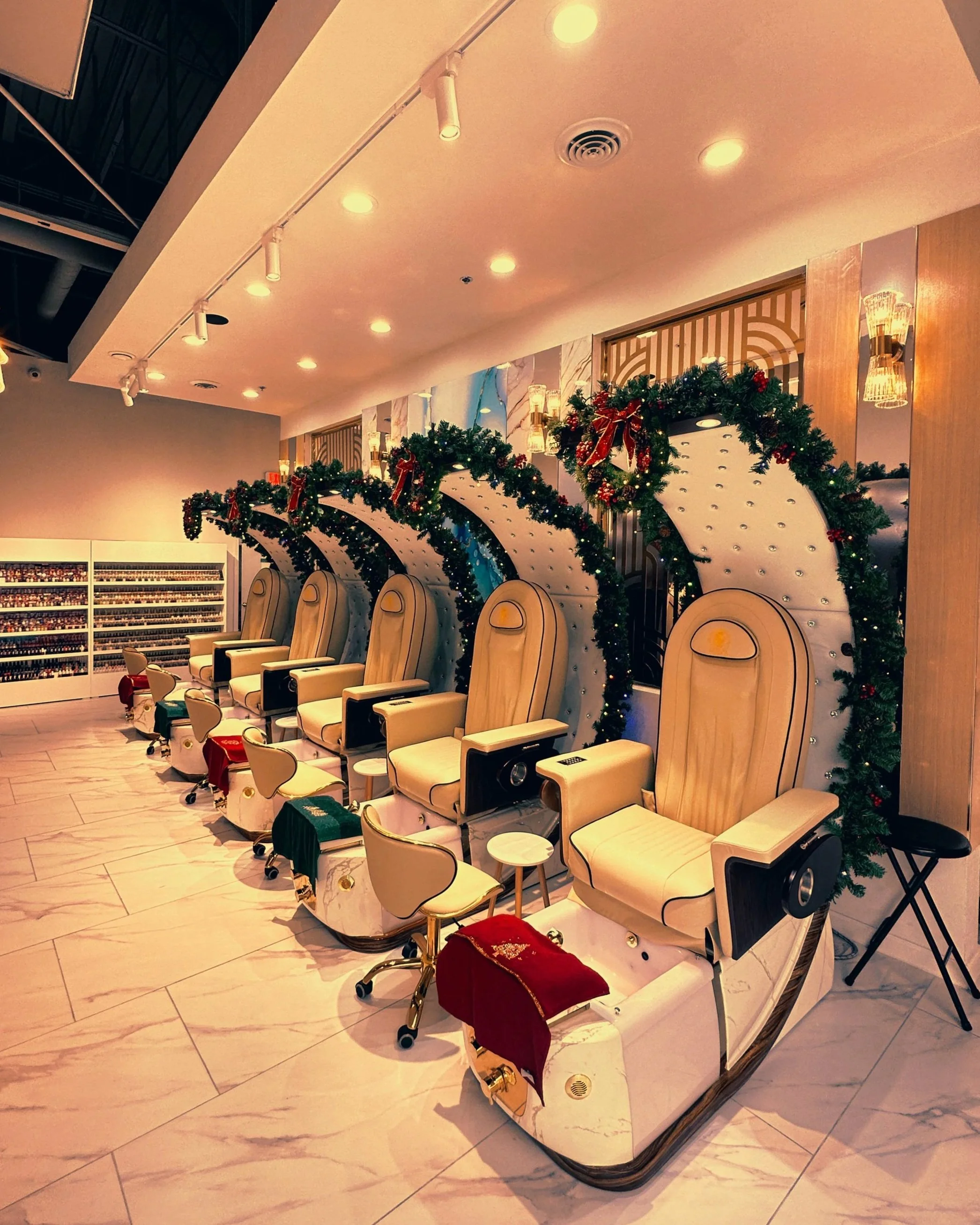 Special Christmas Pedicure. Christmas decorated salon