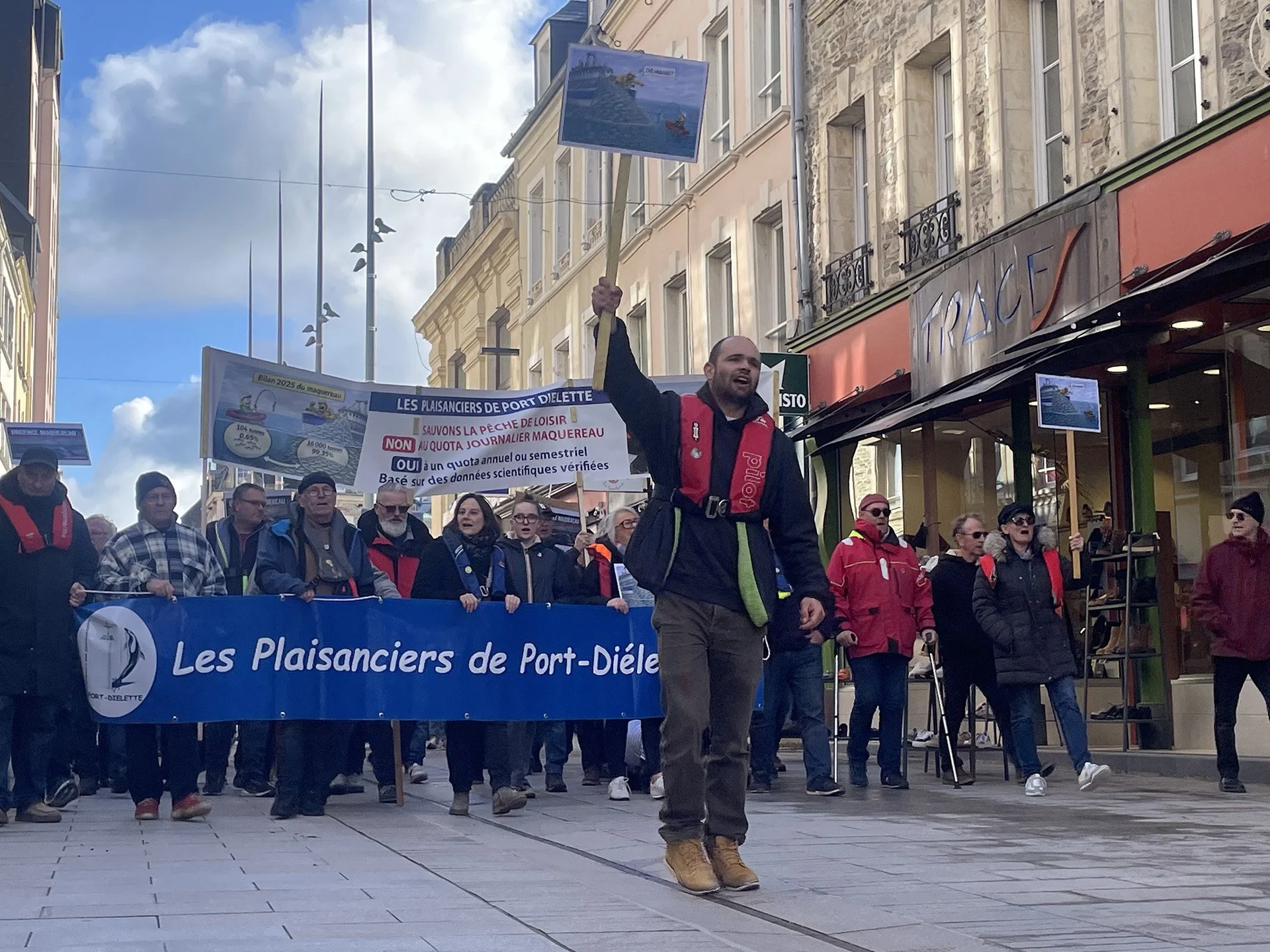 Manifestation à Cherbourg : quand les petits pêcheurs paient pour les grands