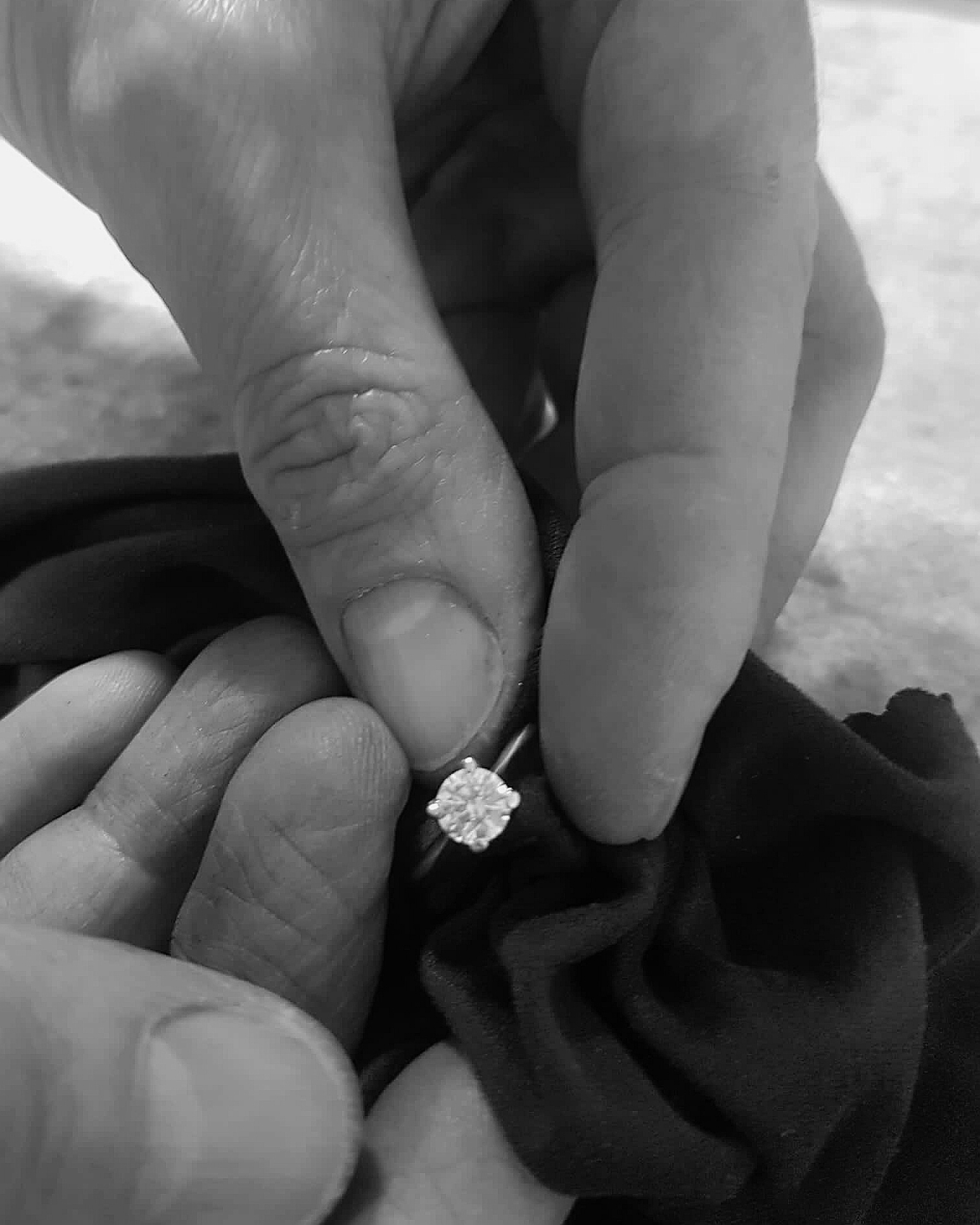 creazione e realizzazione di anelli, solitari con diamante , anelli da fidanzamento e trilogy. fedi matrimoniali