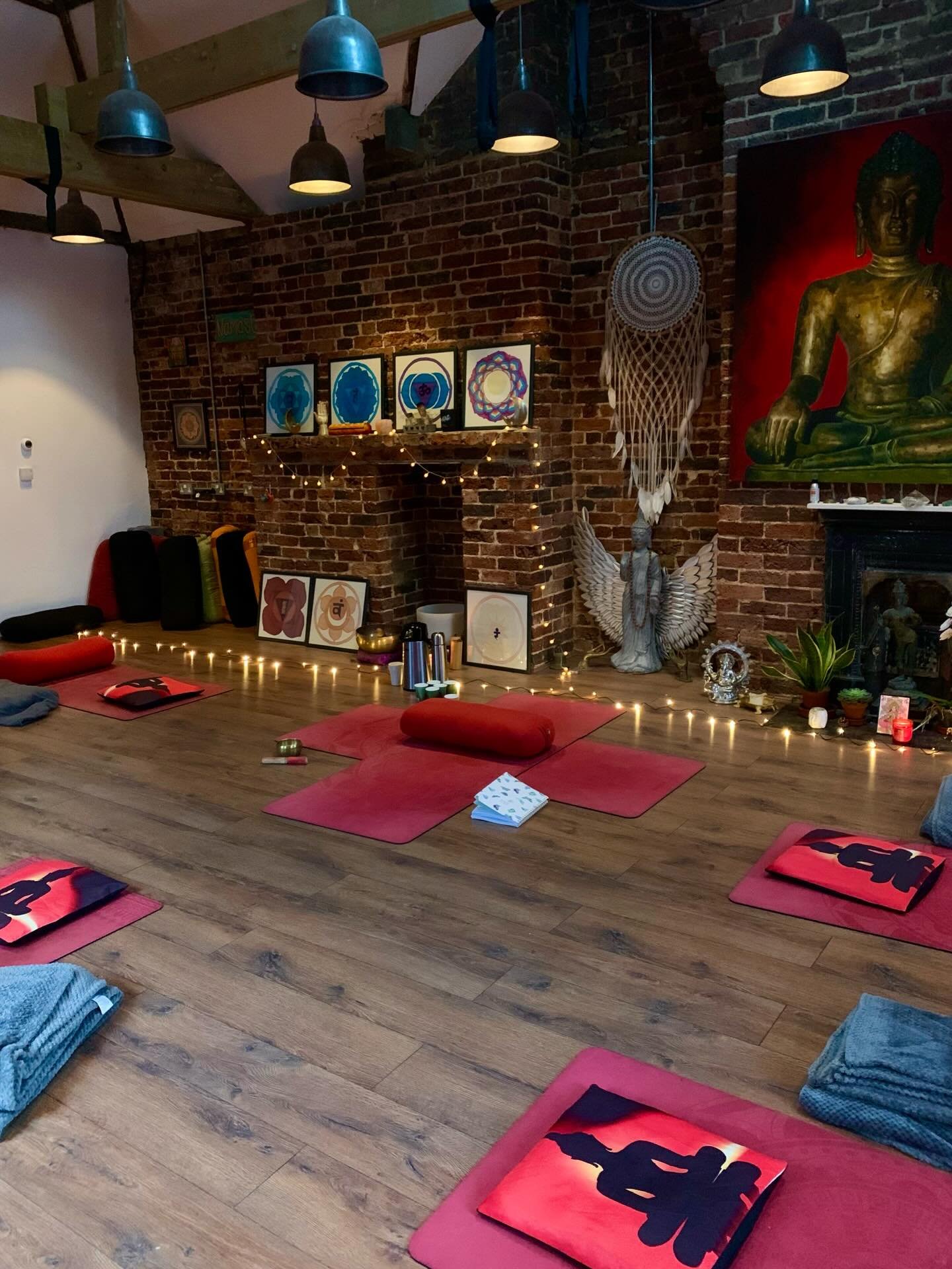 Private Cacao Ceremony &amp; Manifestation ☕️🕯️

Combining the heart-healing medicine of ceremonial cacao with gratitude and a manifestation Yoga Nidra meditation, this unique experience offers a transformative way to begin 2026 ✨

Set intentions fo