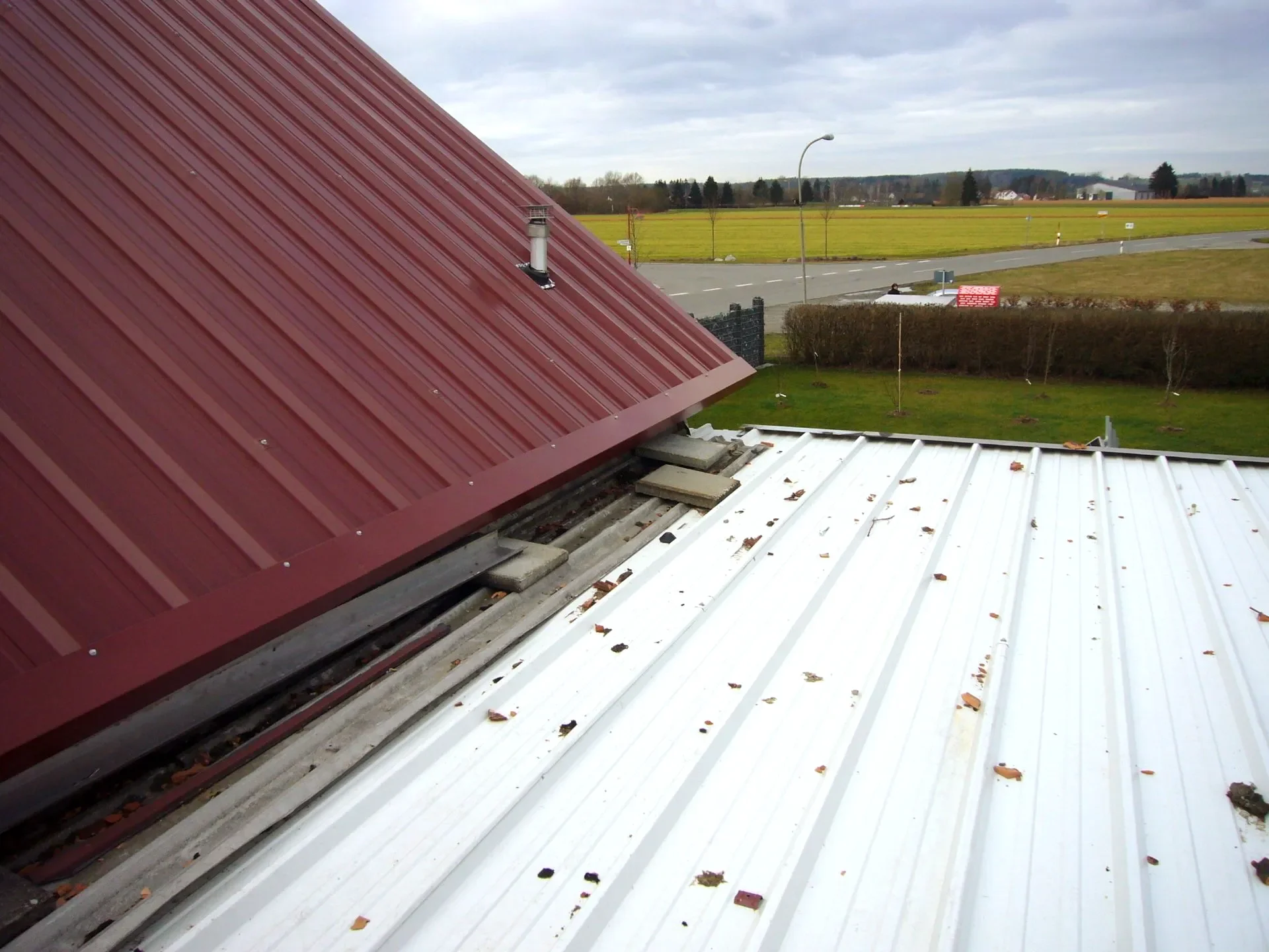 Dachdeckung mit Metall- Sandwichelementen
