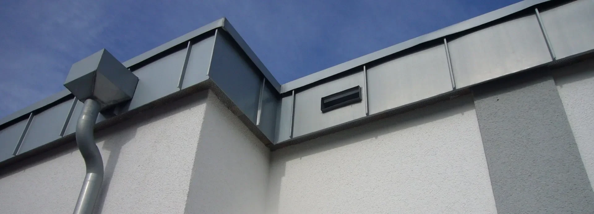 Freispiegelentwässerung des Flachdachs und Anstauhöhe am Notüberlauf