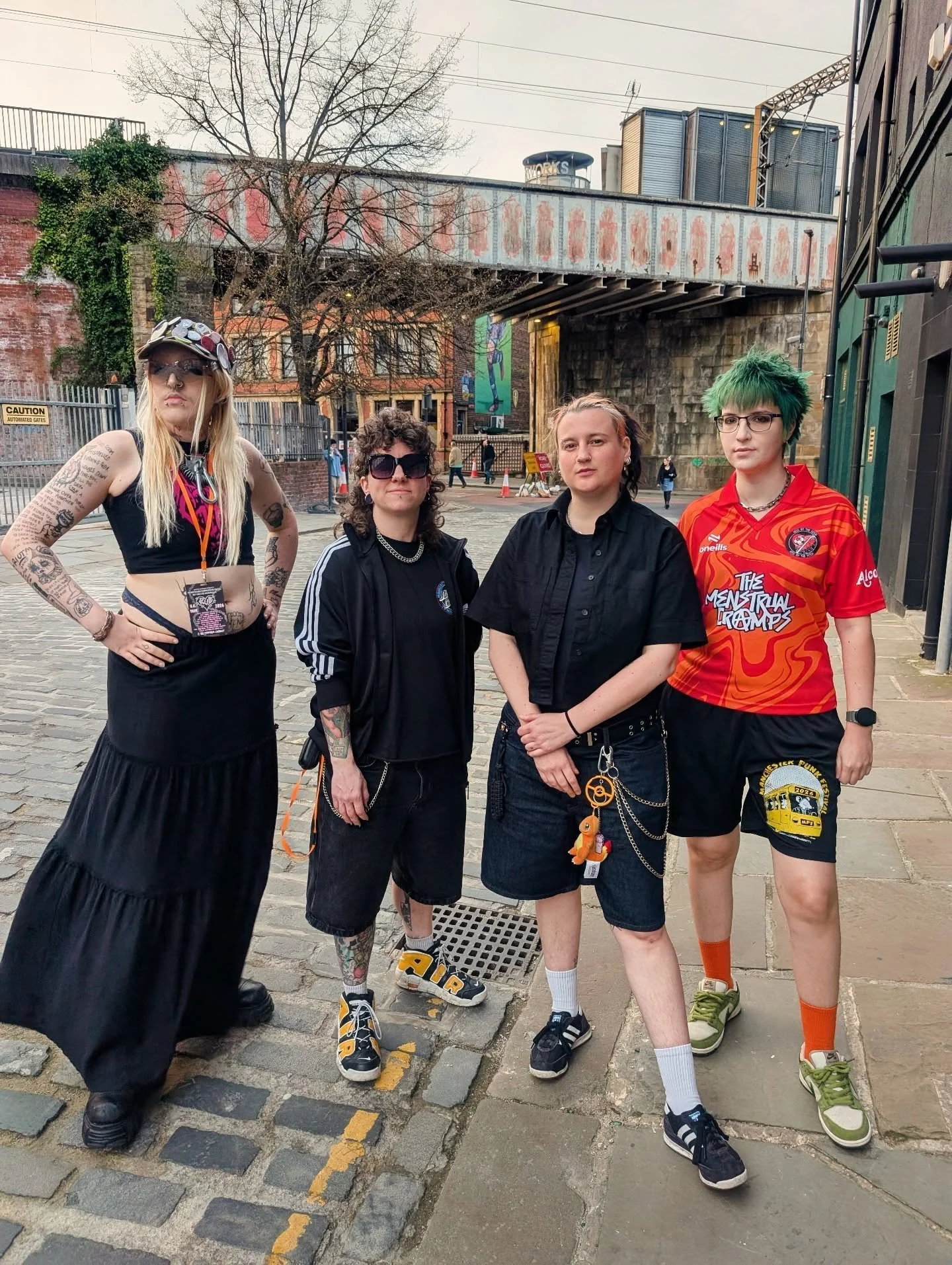 Leeds last night was so much fun 😍😍😍 we do love a good dance in the pit together 💃🕺👯&zwj;♀️👯&zwj;♂️ Tonight we play in Nottingham and it's free entry! 🔥🔥🔥🔥 See you there!!
📷 - @chericlouds