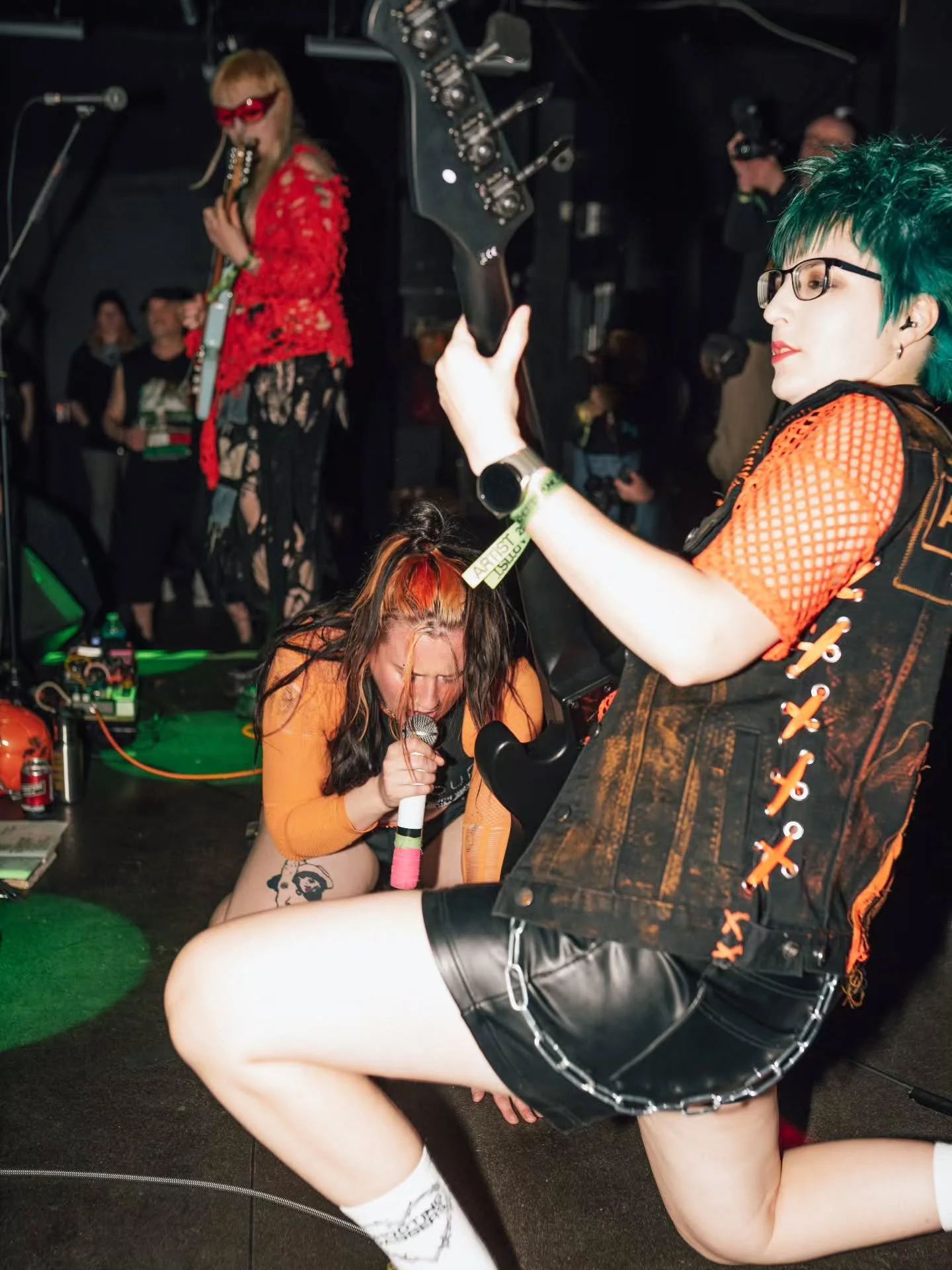 LAST DAY OF TOUR TODAY 😭😭😭 Newport last night was so fun, weekday wonder 🥰 tonight is our last gig with R.U.B!!! Brighton you will be blessed with the final night of our joint tour, so you better BRING IT 🔥🔥🔥🔥🔥
📷 - @wig_on