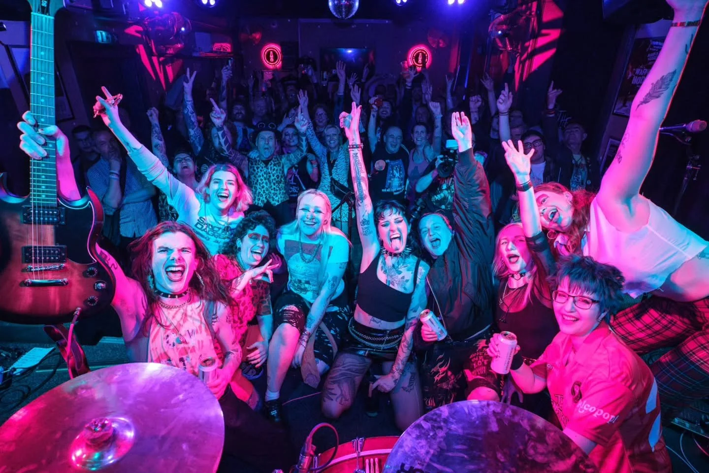 Still can't believe our tour with @rub.punk
Is over 😭😭😭😭😭 I refuse to believe it tbh, let's always be on tour!!!! Thanks to everyone who put the gigs on, all the promoters, venues, and sound techs. All the lovely photographers, the incredible su