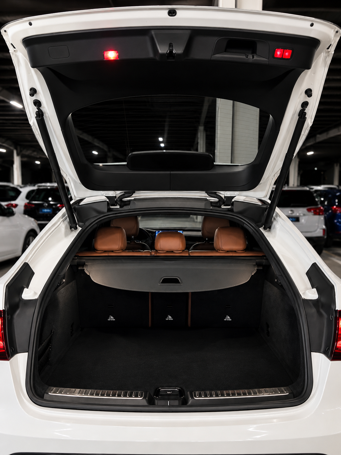 benz trunk view.png