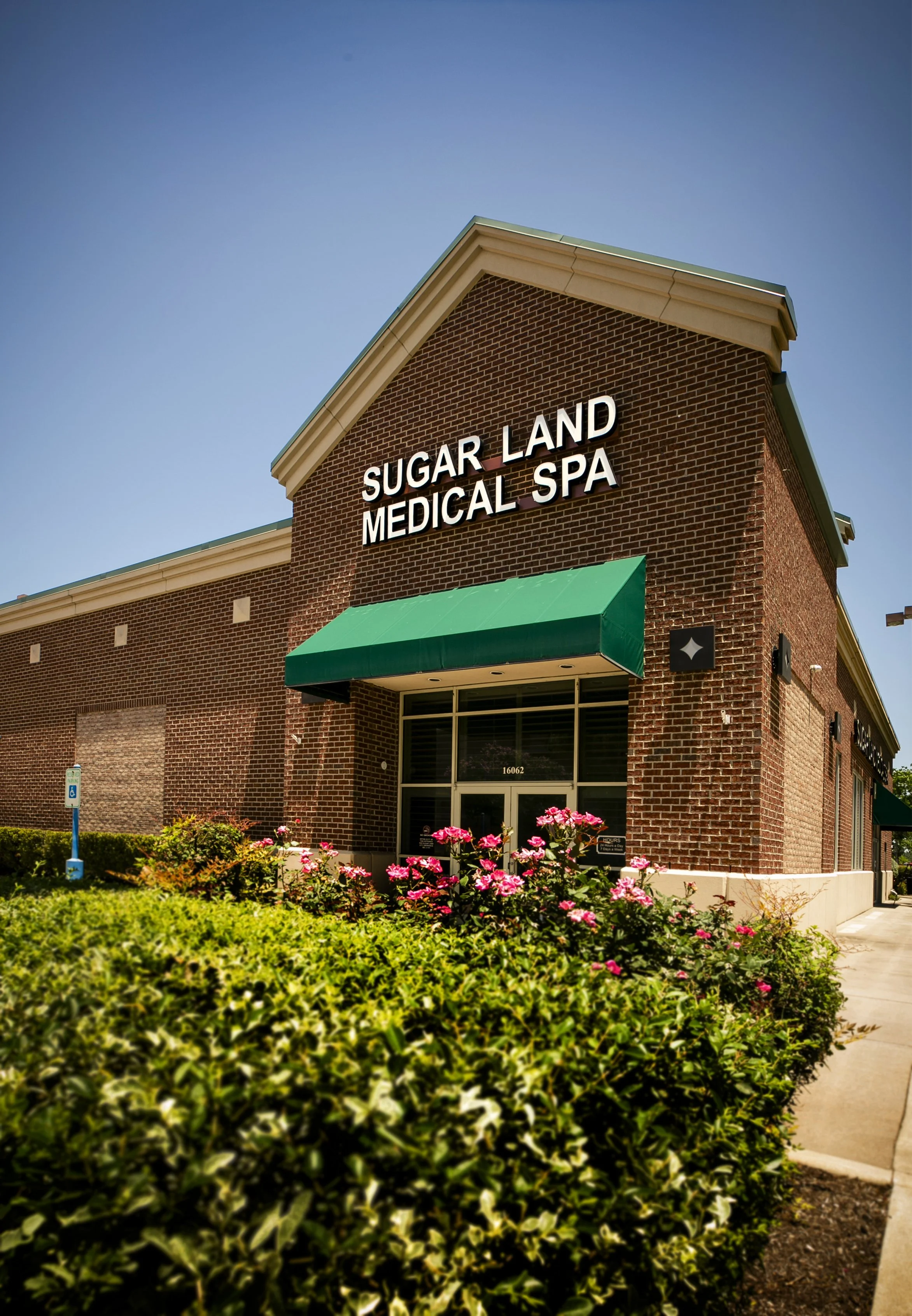 Sugar Land Medical Spa exterior building located in Sugar Land, Texas, offering physician-led aesthetic and wellness services.