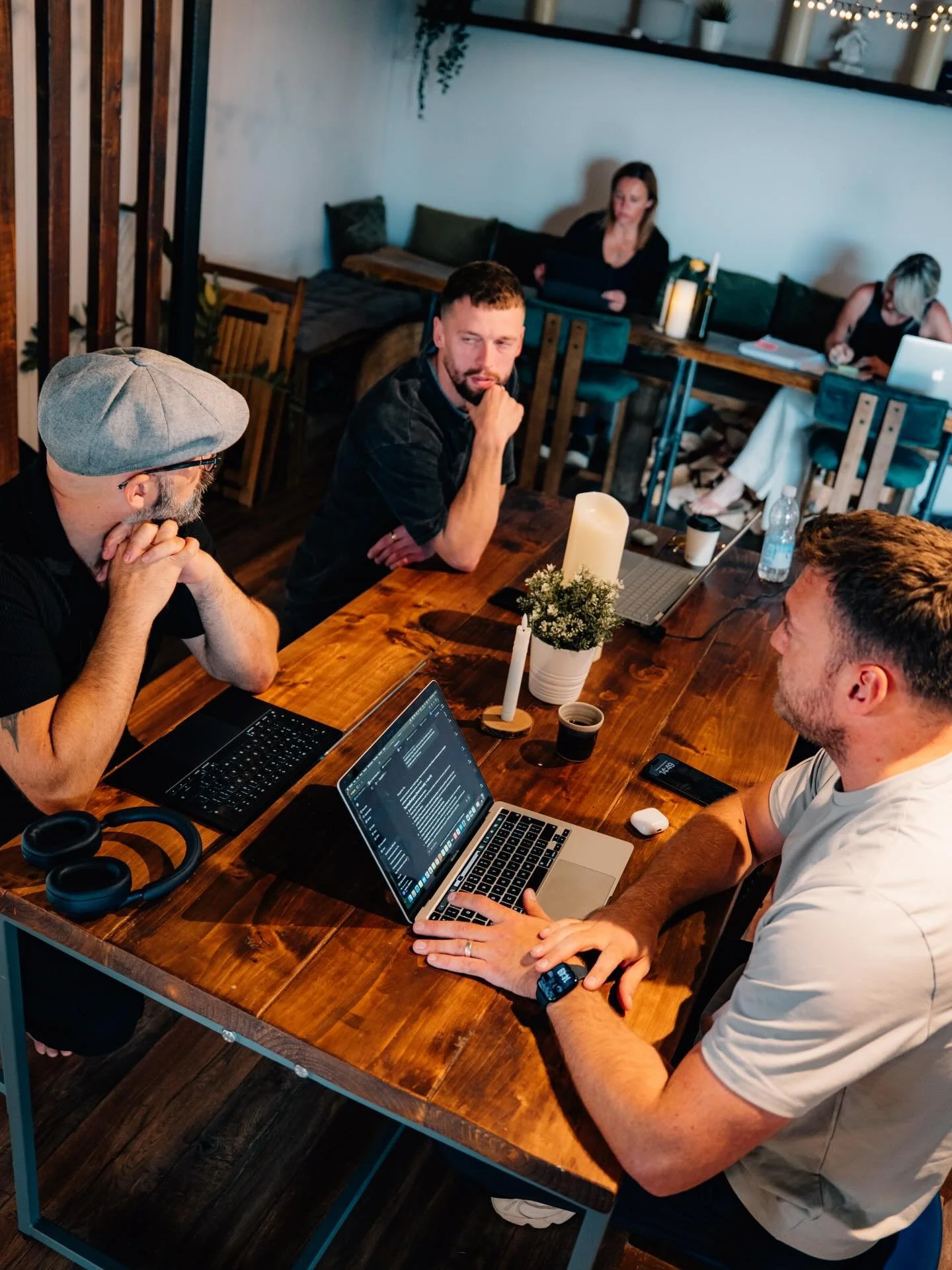 [the.space] 
Available to hire for those off site team meetings, brainstorms, networking, workshops, business meetings, product launch, monthly catch up for remote workers, client meetings, photo shoot and more ...... 

📷 @ashbettonvisuals 

#poulto