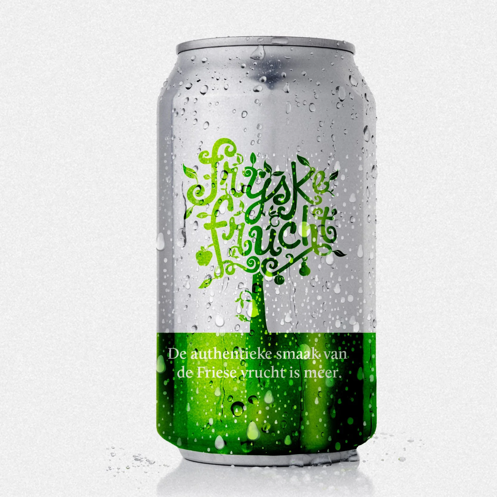 Vertaalde drankblik met Friese fruitthema, bedekt met waterdruppels en groene illustratie van een fruitboom en tekst.