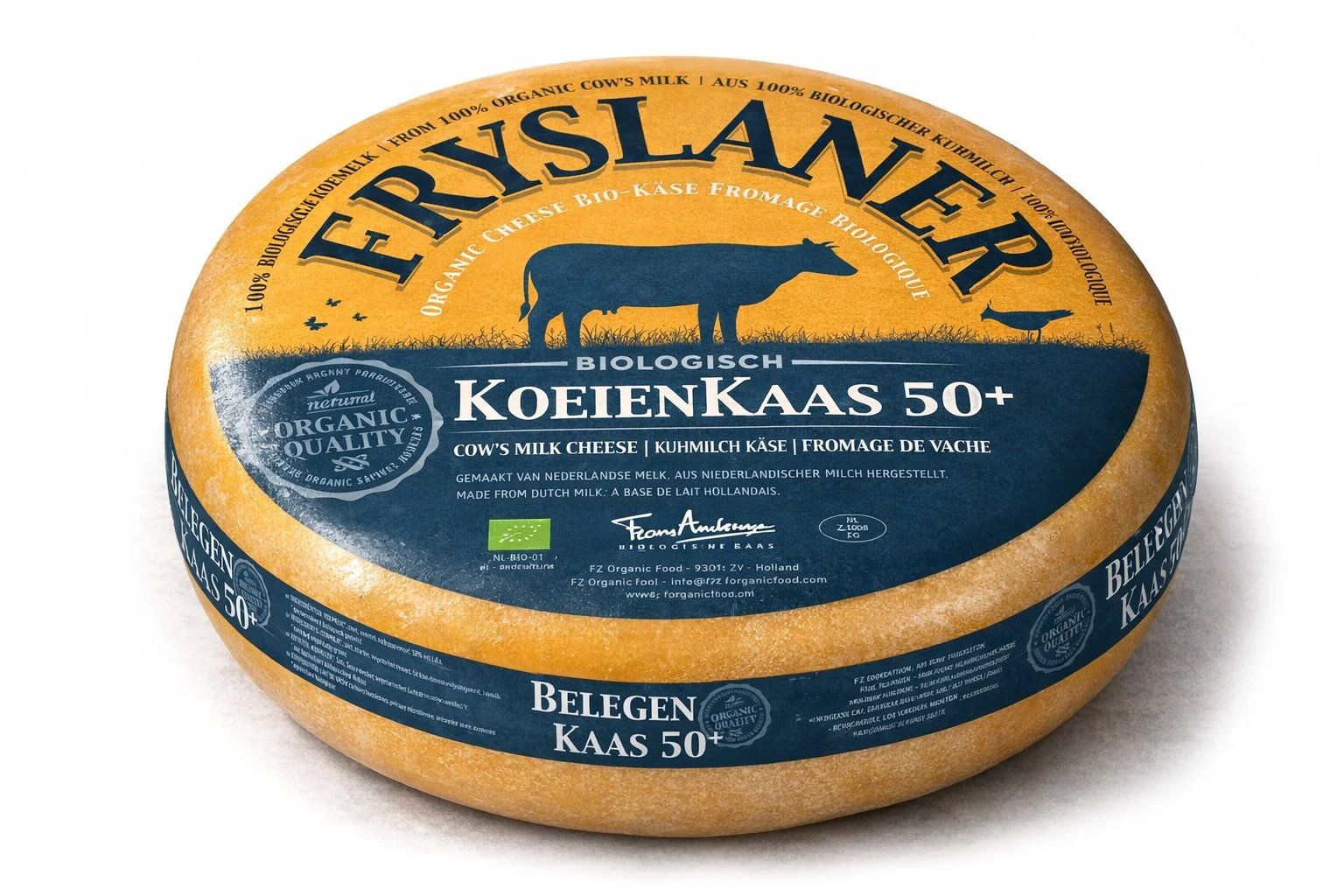Een ronde kaasverpakking met een geel en blauw label, met de tekst 'Eierslander' en een afbeelding van een koe en een hond eronder.