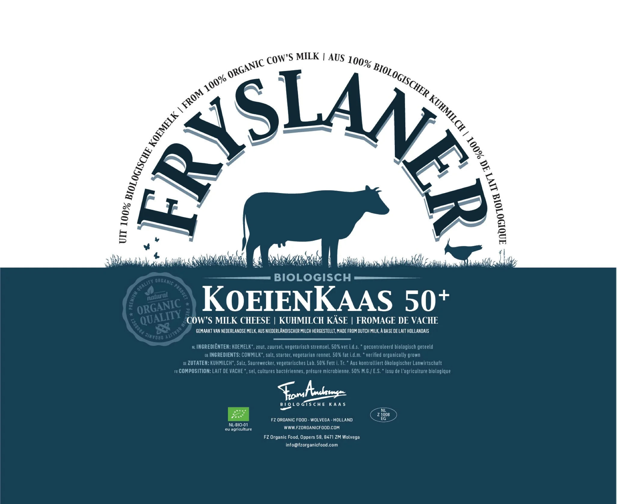Biologisch kaasverpakking met koe, schaap en eend op gras, labels met merknaam 'Feryslanner', type kaas 'Koei Kaas 50+', en informatie over ingrediënten en herkomst in meerdere talen.