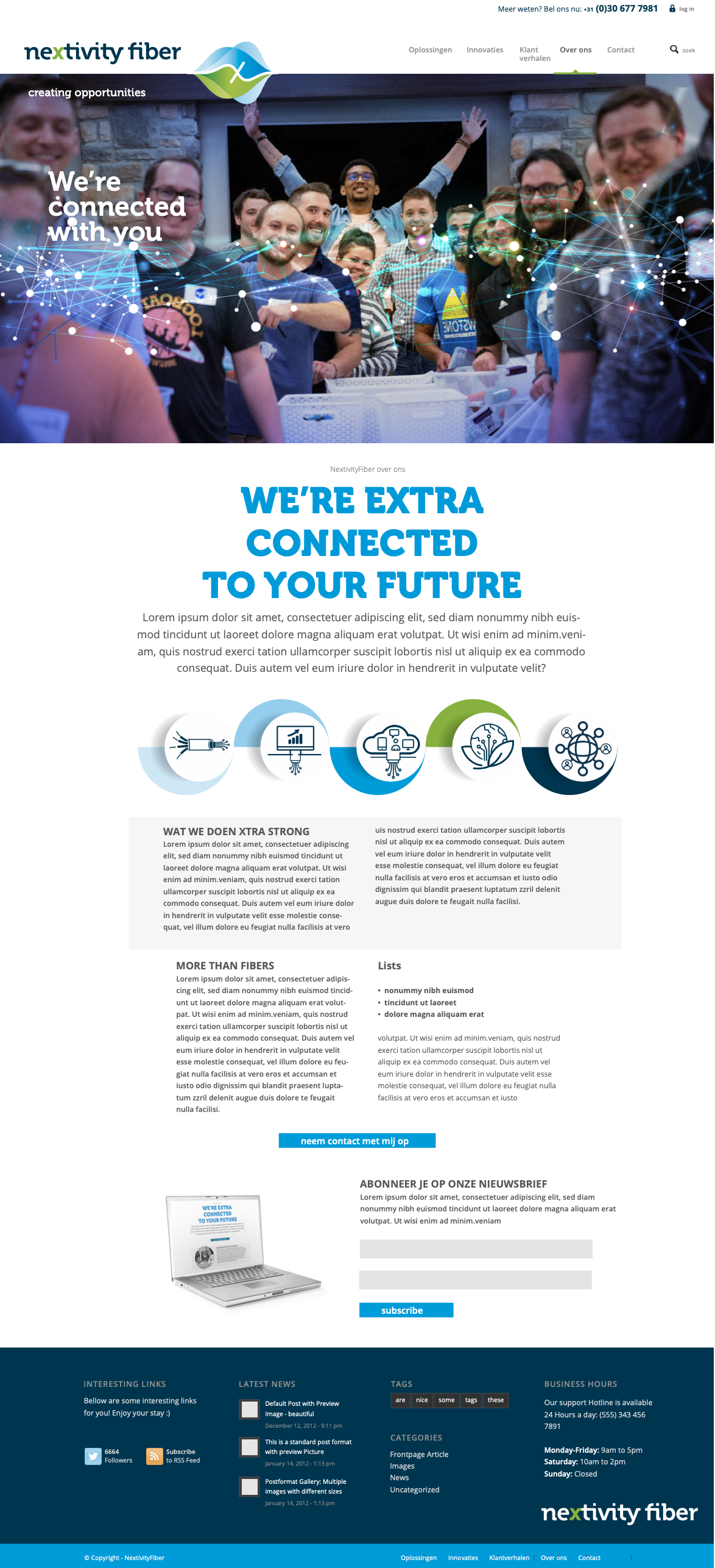 Website van Nextivity Fiber met een afbeelding van een groep lachende mensen die samen vieren, met overlappende digitale netwerkfiguren.