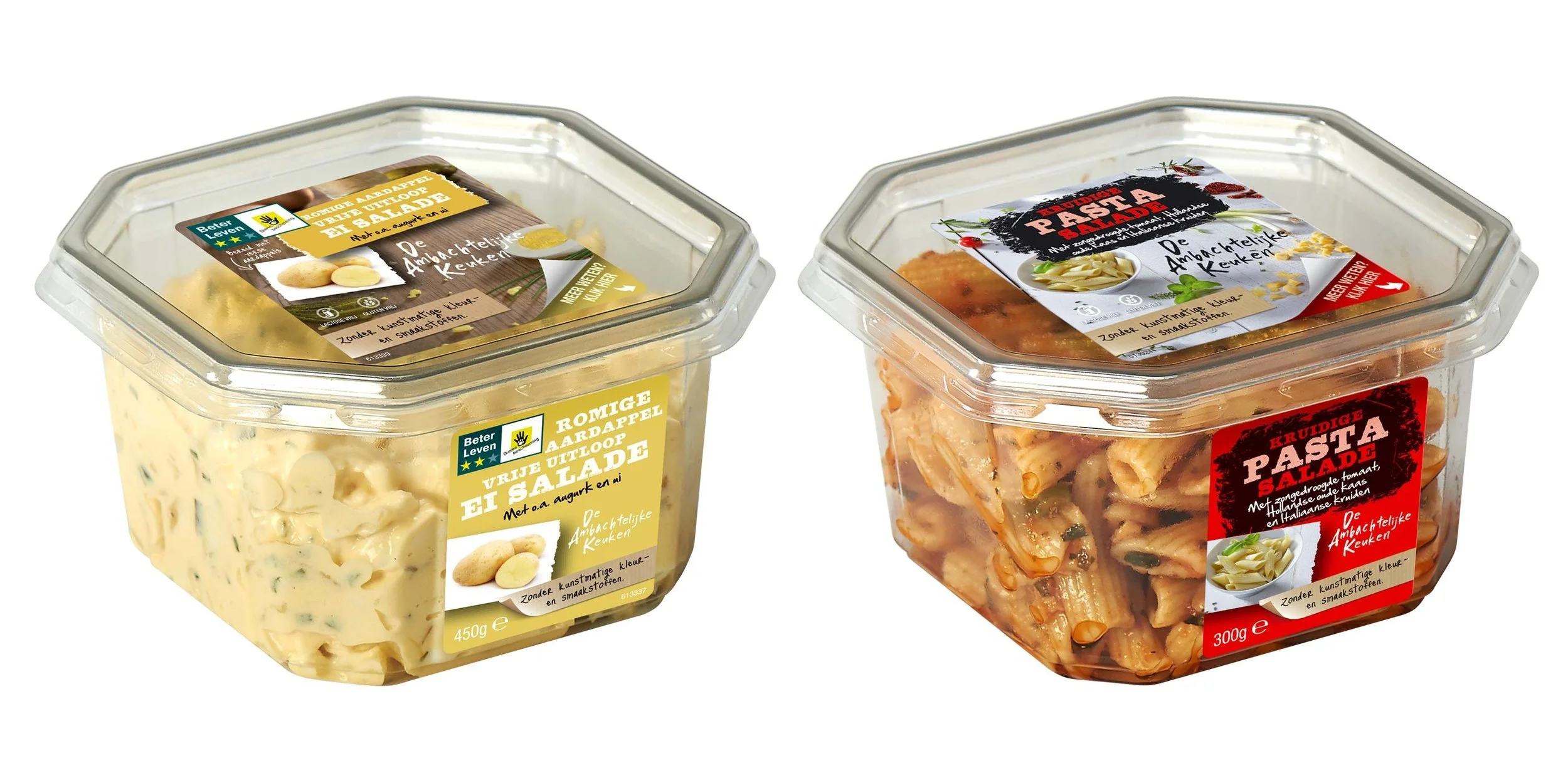 Twee plastic bakken met salade en pasta, elk met een labels, één met aardappelsalade en de ander met pasta salade.