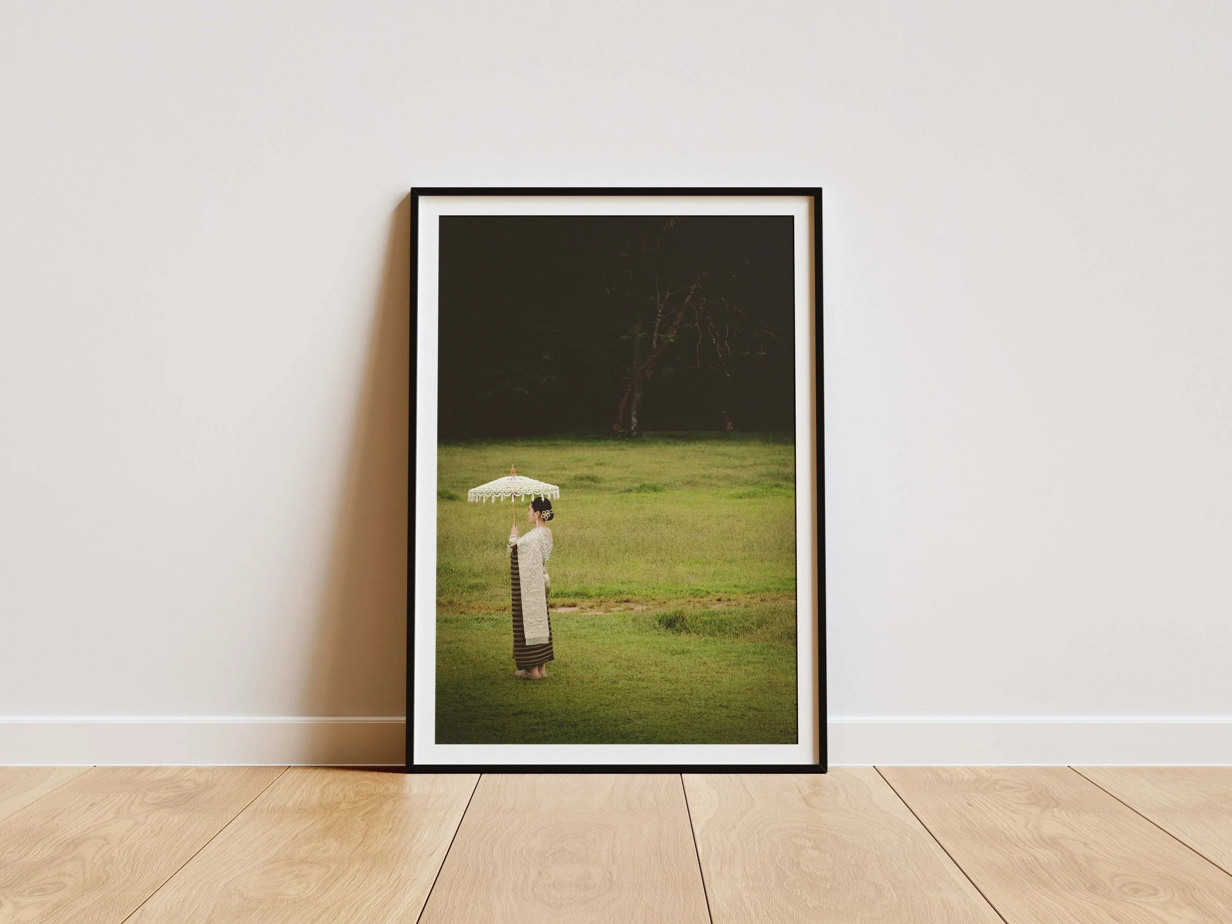 Free_Poster_on_the_Floor_Mockup_1 copie.jpg