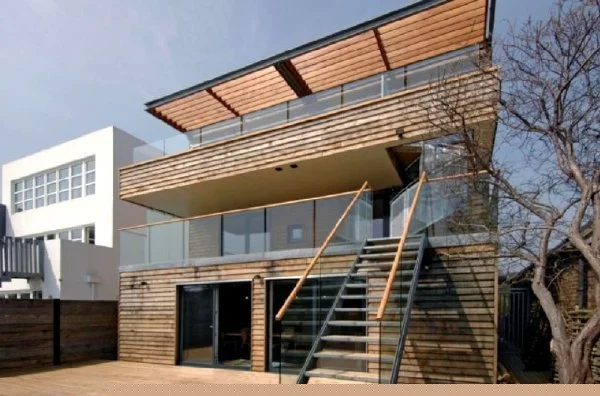 rhl photo pett front jul09.jpg