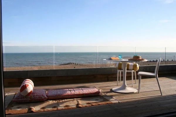 rhl photo pett balcony jul09.jpg