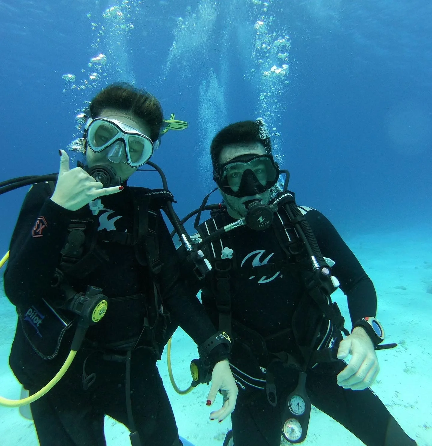 Andrew Lavenburg diving with a friend