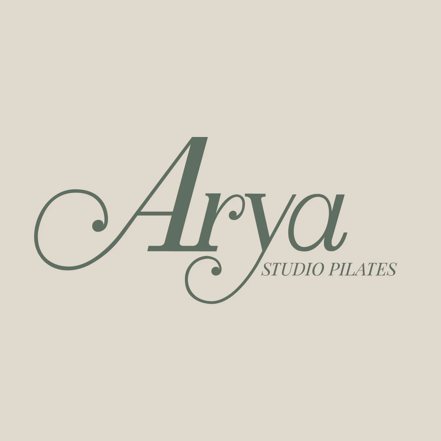 Logo du studio Pilates Arya avec le nom stylisé et une typographie élégante sur un fond clair.