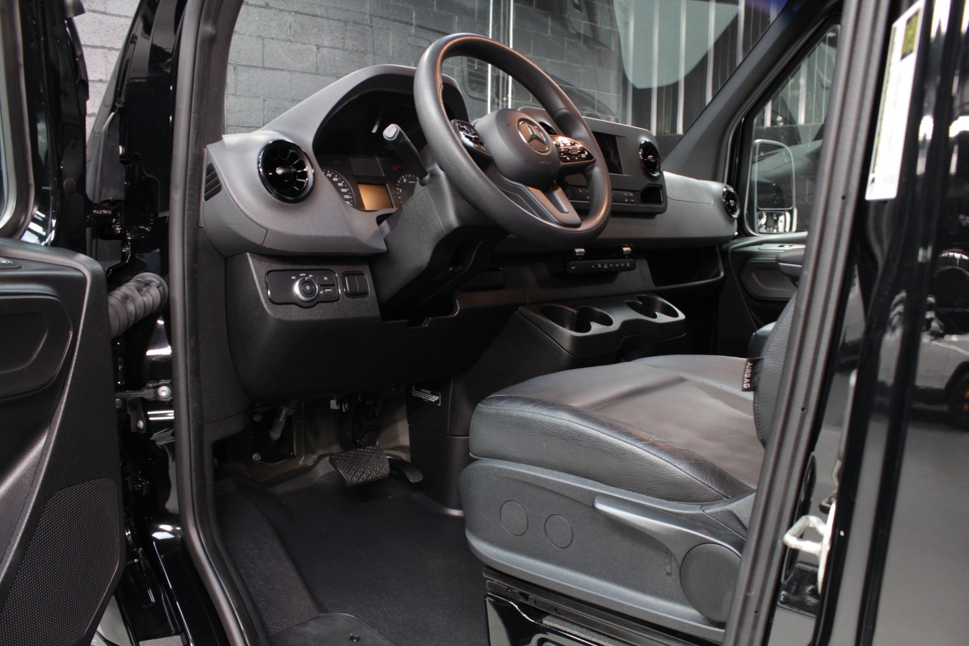 Sprinter Van 2500 Image11.jpg