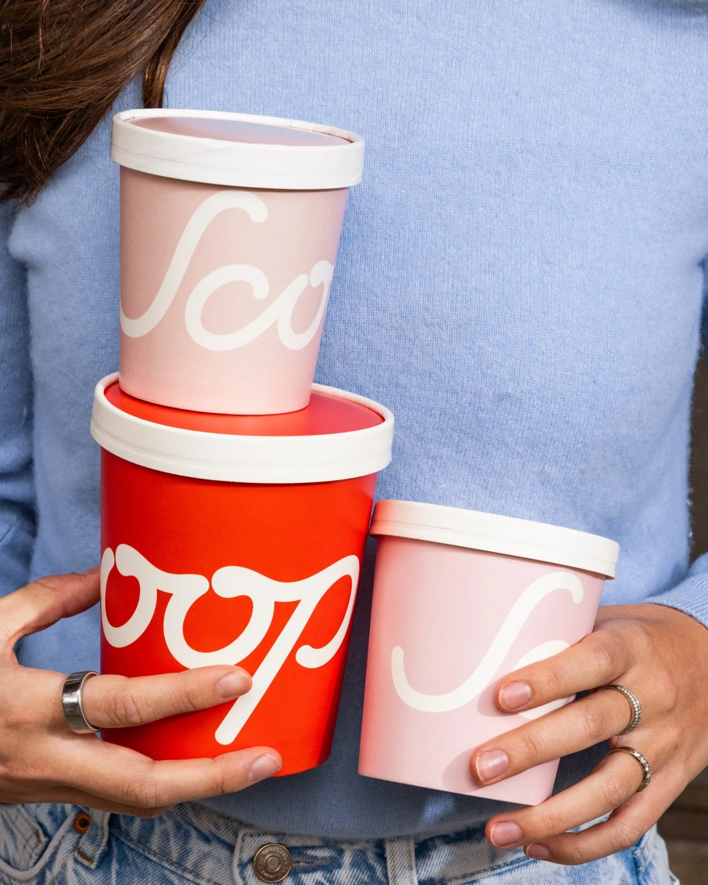 Tu soft serve favorito, listo para ir contigo. 🚗

Disponible en &frac12; litro y litro. Perfecto para casa, vacaciones o martesitos! Encuentralo en tu sucursal favorita ✨