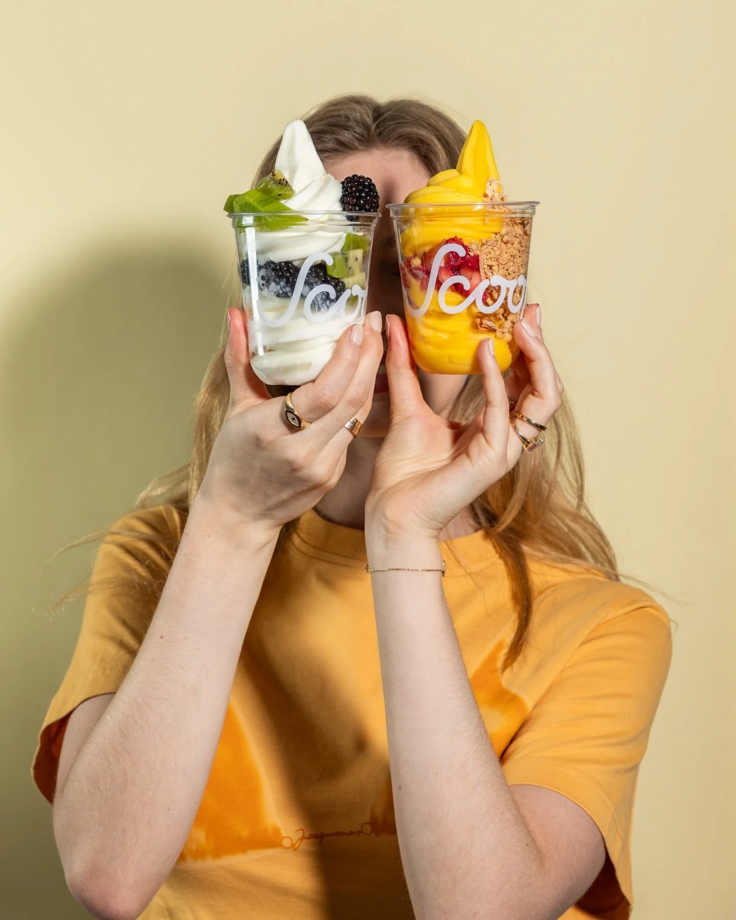 SCOOPS OF SUMMER 🌊🏄&zwj;♀️🌺✨

🥭 Sorbet de mango natural a base de agua, sin az&uacute;car, l&aacute;cteos ni gluten, 46 cal x 85 g.

🍦 Helado de yogurt natural endulzado con stevia, sin gluten, 48 cal x 85 g.