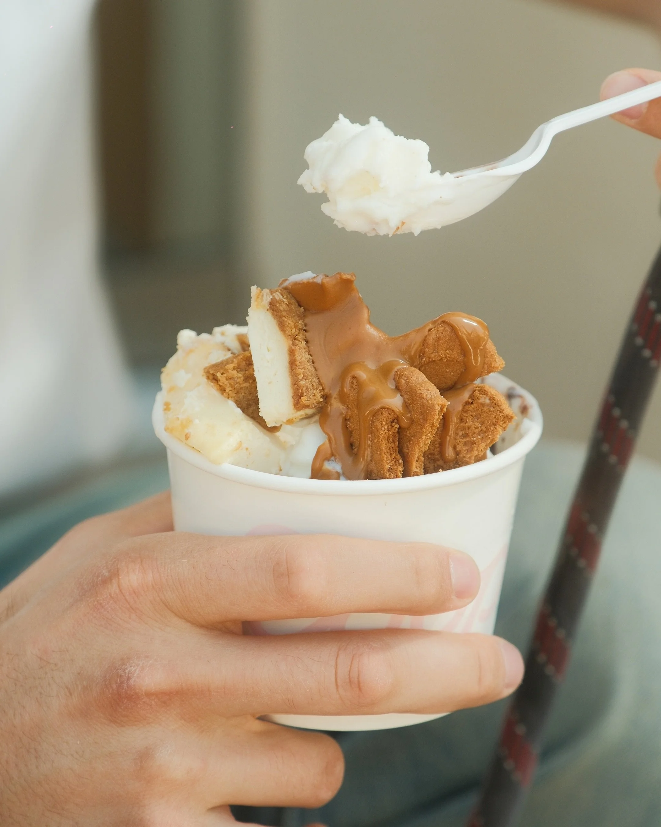 Sweater weather, Scoop season. 🍂🍦

Helado de yogurt natural + spread de Lotus + galletas Lotus. Una combinaci&oacute;n perfecta para empezar la temporada.
