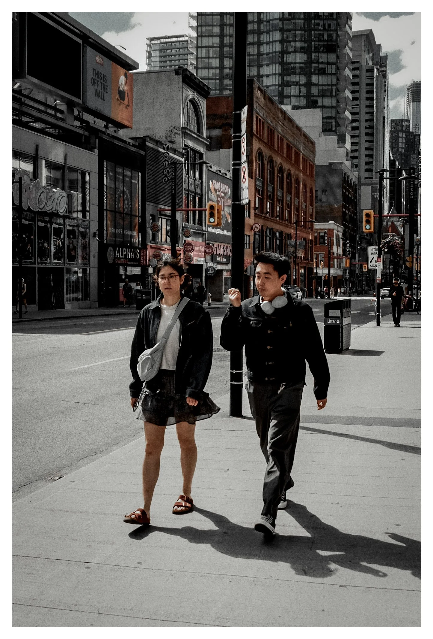 Between historic brick buildings and modern skyscrapers, everyday life unfolds without a script. A simple walk down the street becomes a glimpse into the character of the city.