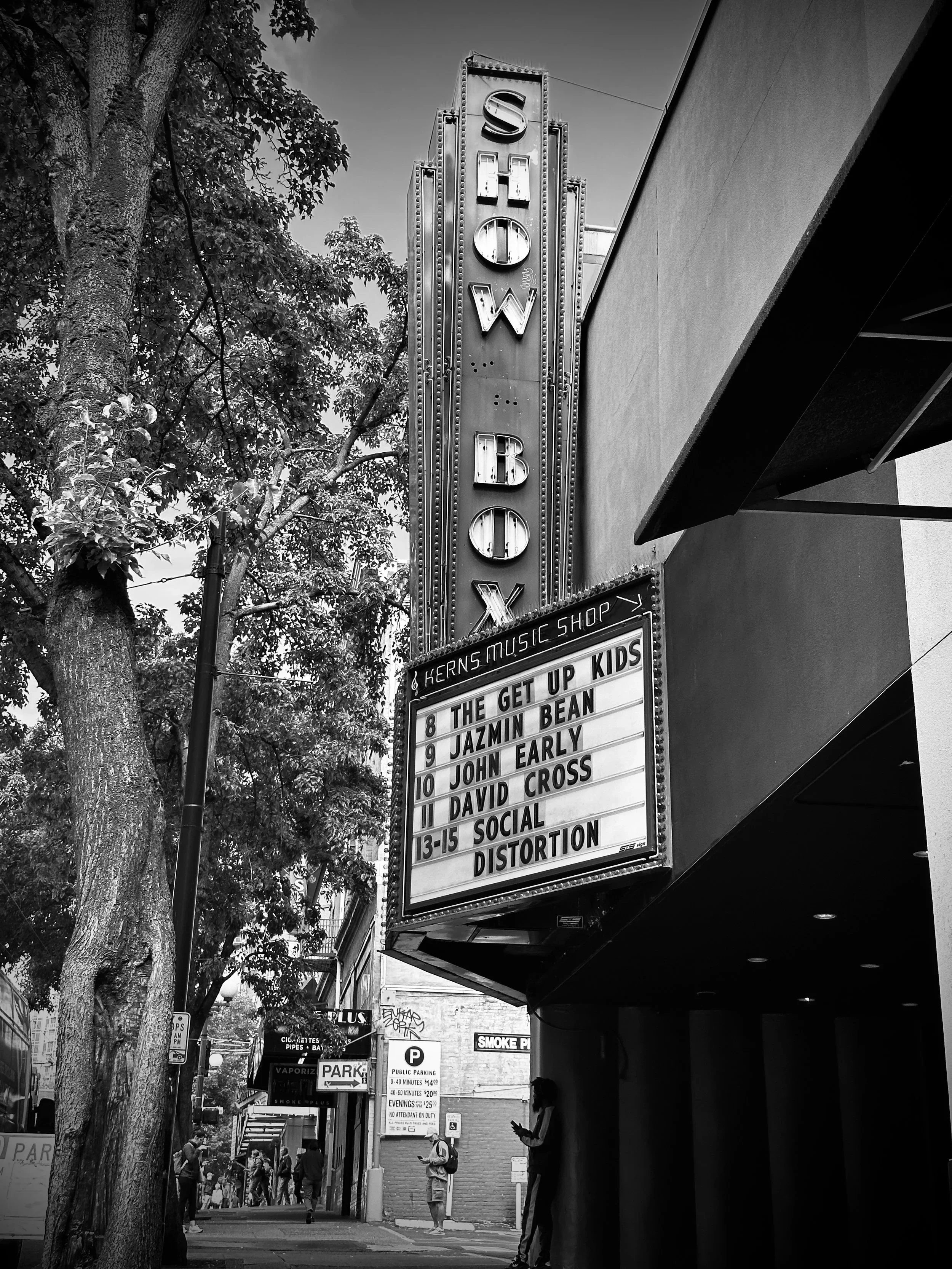 The Seattle Theatre is one of the city’s most important cultural institutions.
Known for its contemporary productions and bold storytelling, it reflects Seattle’s creative and progressive spirit.