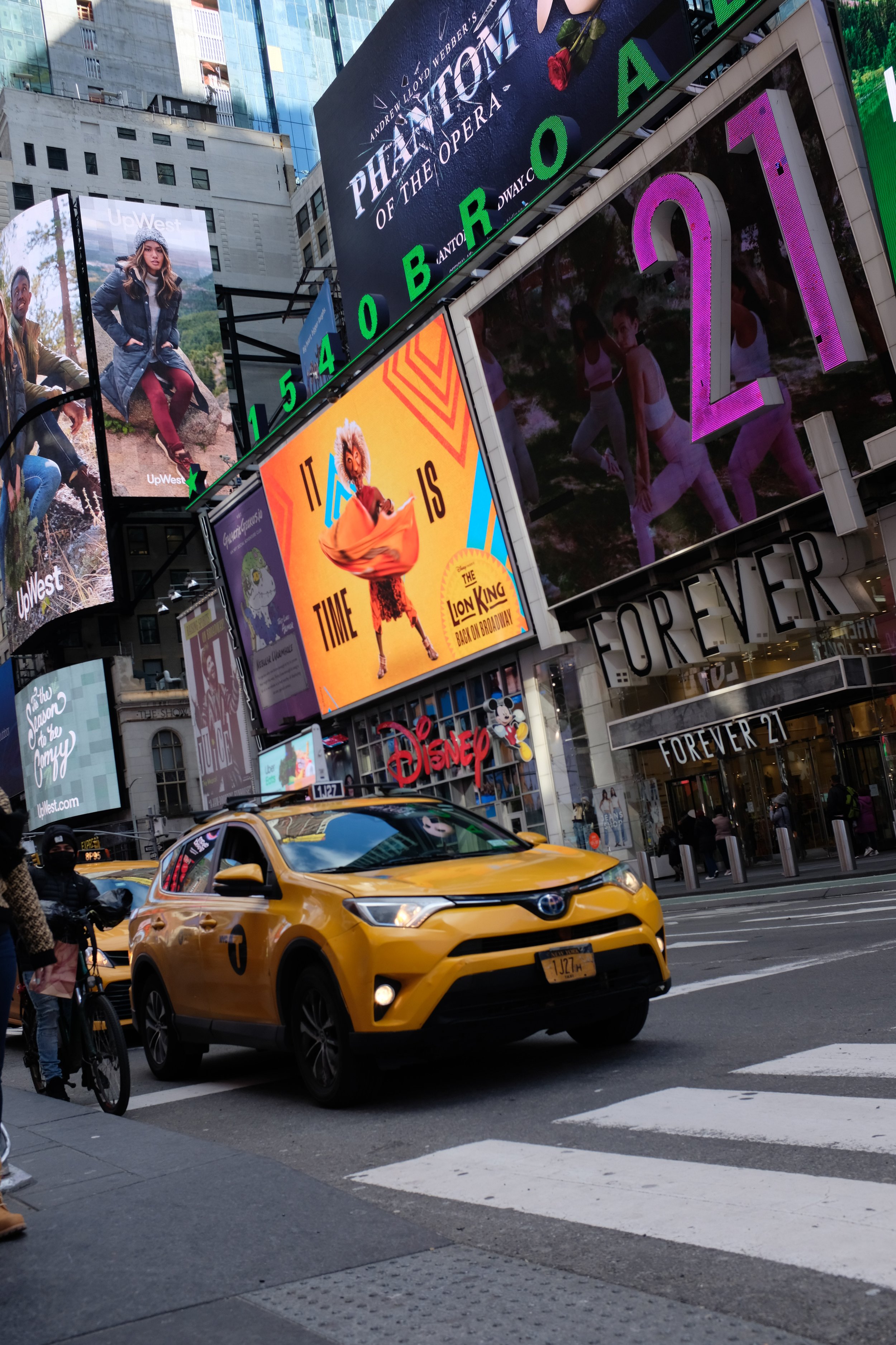 The New York City Yellow Cab is one of the city’s most recognizable symbols.
Bright yellow and always in motion, it reflects the fast pace and constant energy of New York.
More than just transportation, it’s a moving icon of everyday city life.