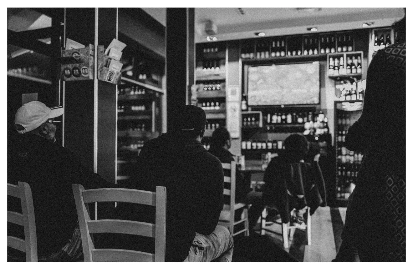 People come together to watch a football match.
Shared tension, cheers, and emotion turn the game into a collective experience.
It’s a moment of connection, passion, and togetherness.