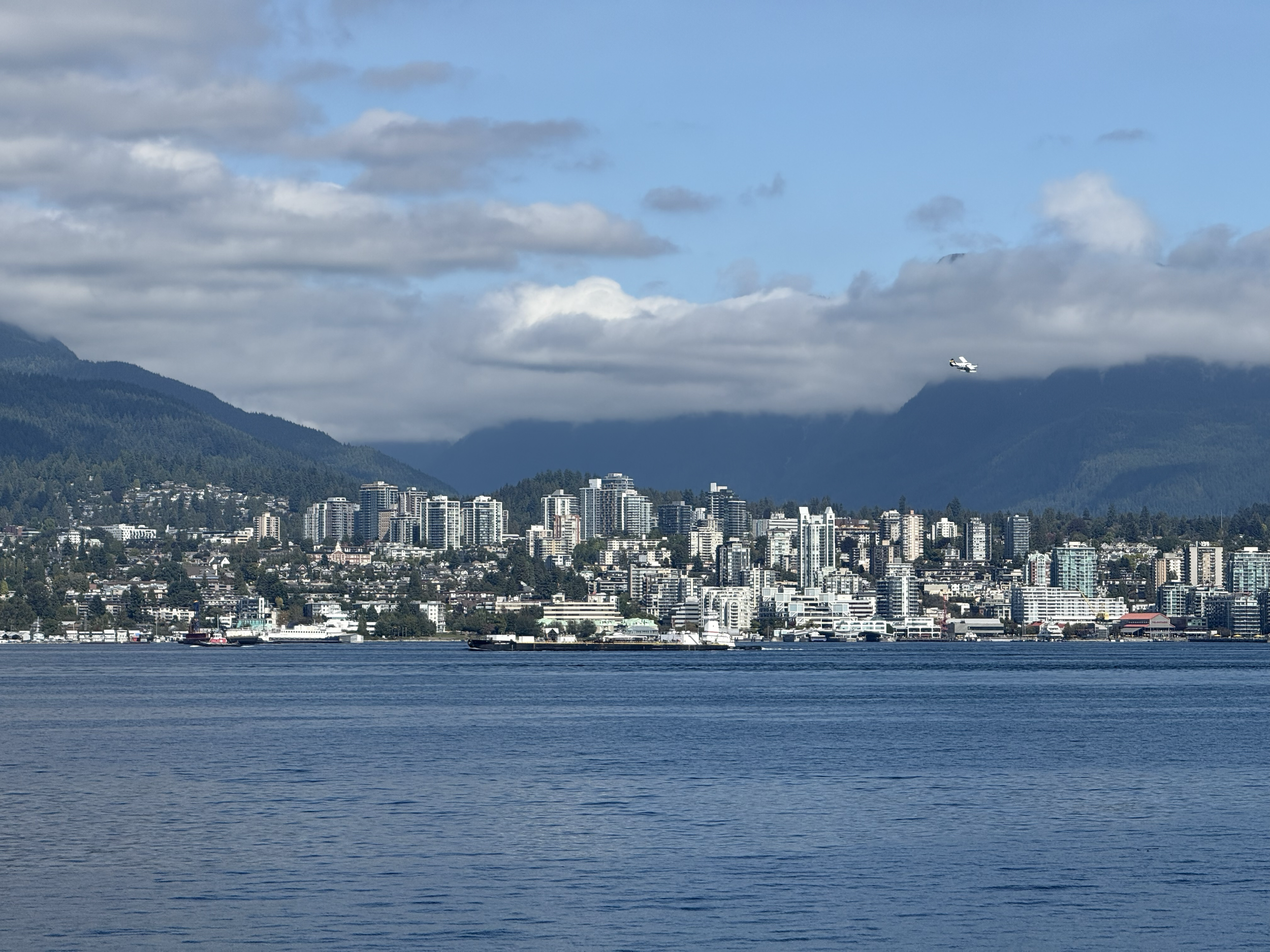 The Gastown Steam Clock is one of Vancouver’s most recognizable street landmarks.
Powered by steam and surrounded by historic brick buildings, it adds character and rhythm to Gastown.
Every whistle feels like a small reminder of the city’s industrial