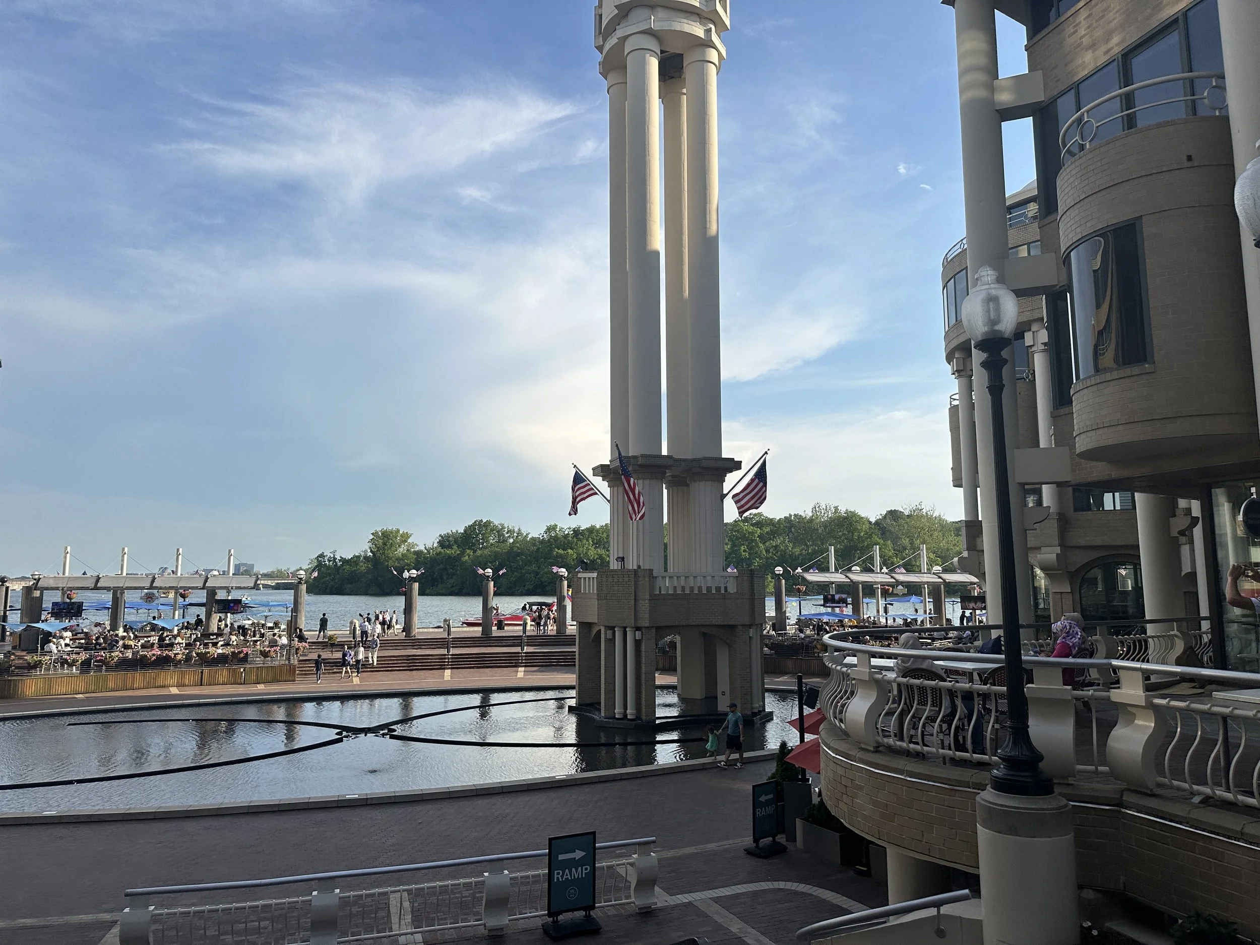 Washington, D.C. is a city shaped by history, symbolism, and quiet authority.
Monuments, museums, and wide avenues create an atmosphere of reflection rather than haste.