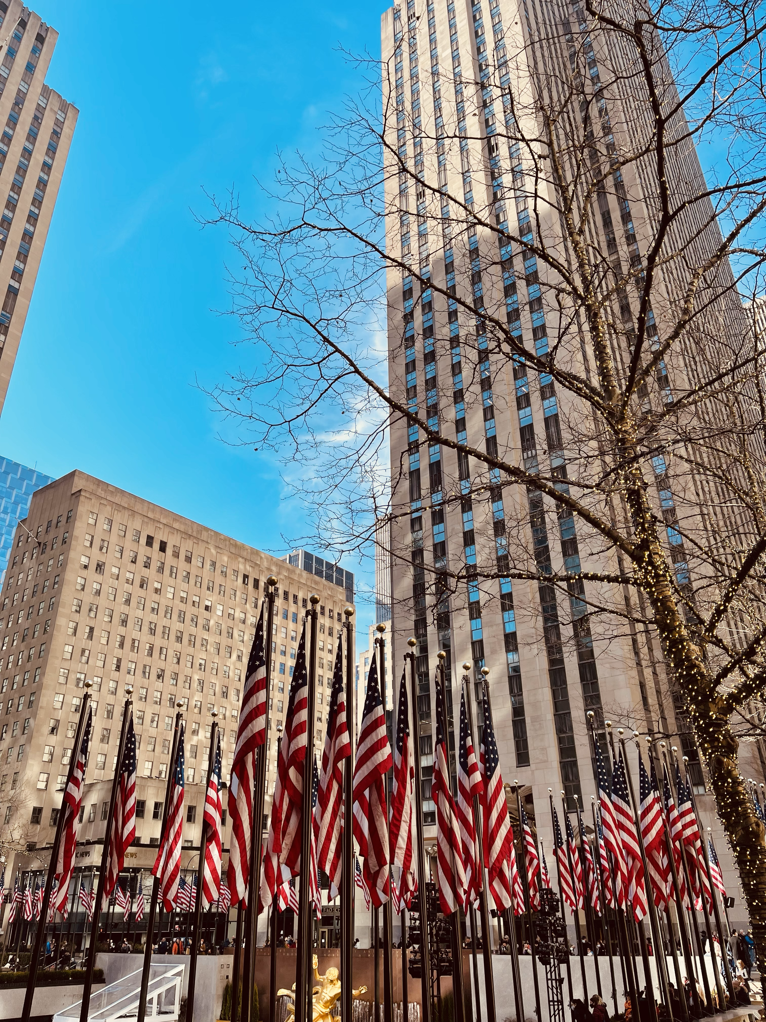 The Rockefeller Center is a symbol of New York’s architectural ambition and cultural life.
At its center, art, commerce, and public space merge into a constantly moving urban scene.
From street level to the skyline above, it captures the city’s rhyth