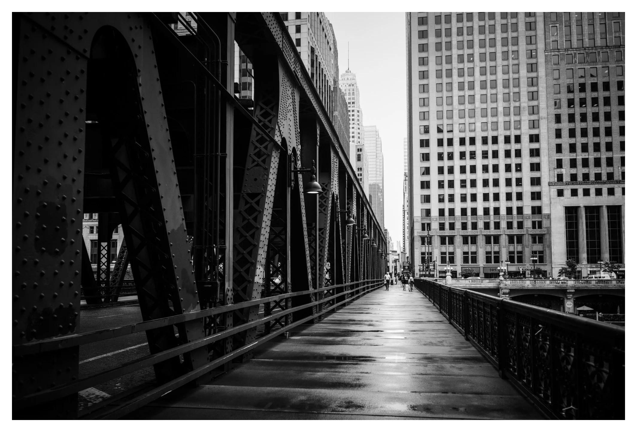Steel, symmetry, and the unmistakable skyline define this view of downtown Chicago. A quiet moment that captures the city's architectural character.